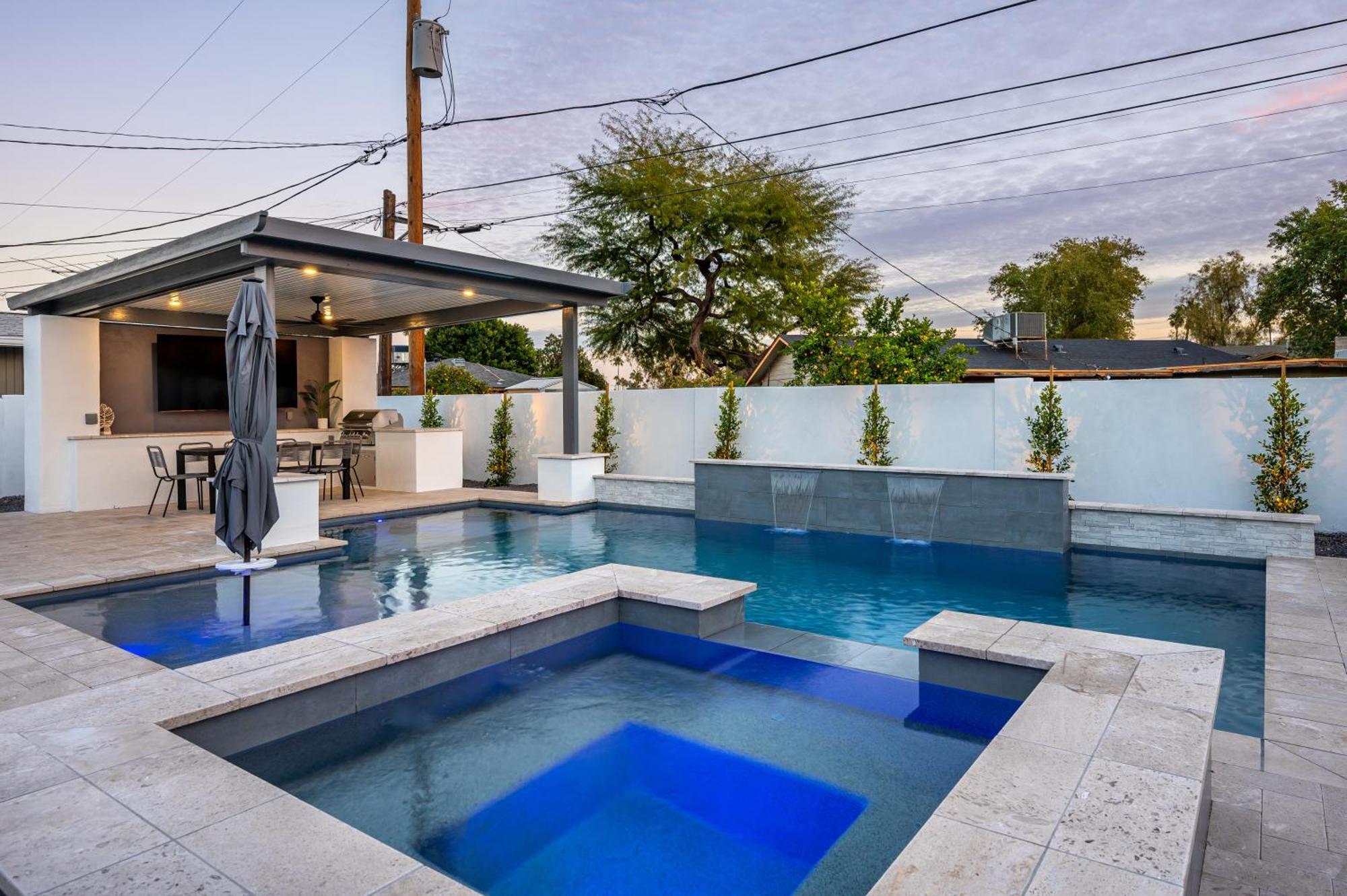 Swim Up To Cooking Entertainment Play Corn Hole And Relax By The Fire At Cascada * Scottsdale