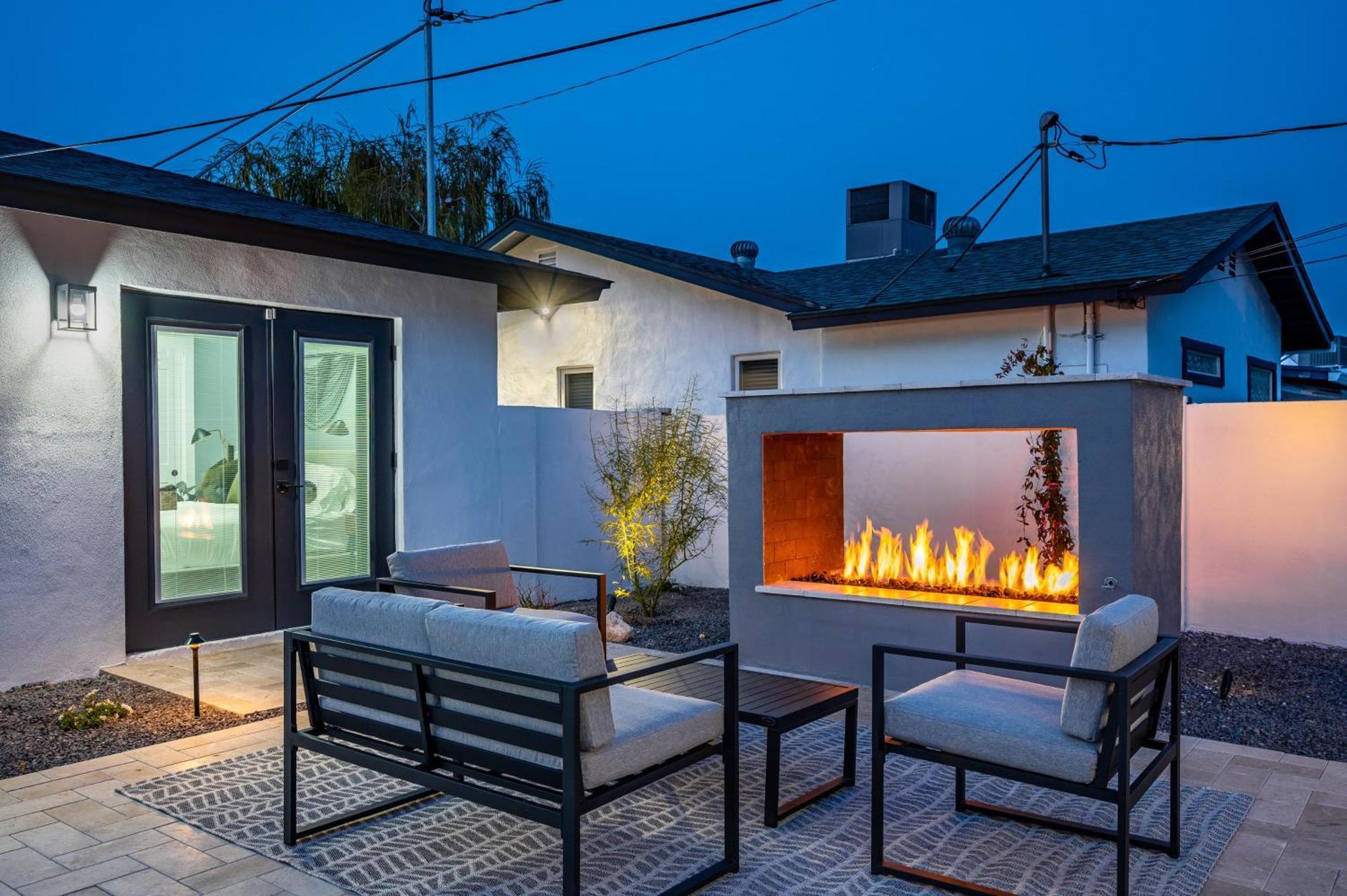 Swim Up To Cooking Entertainment Play Corn Hole And Relax By The Fire At Cascada Holiday home Scottsdale