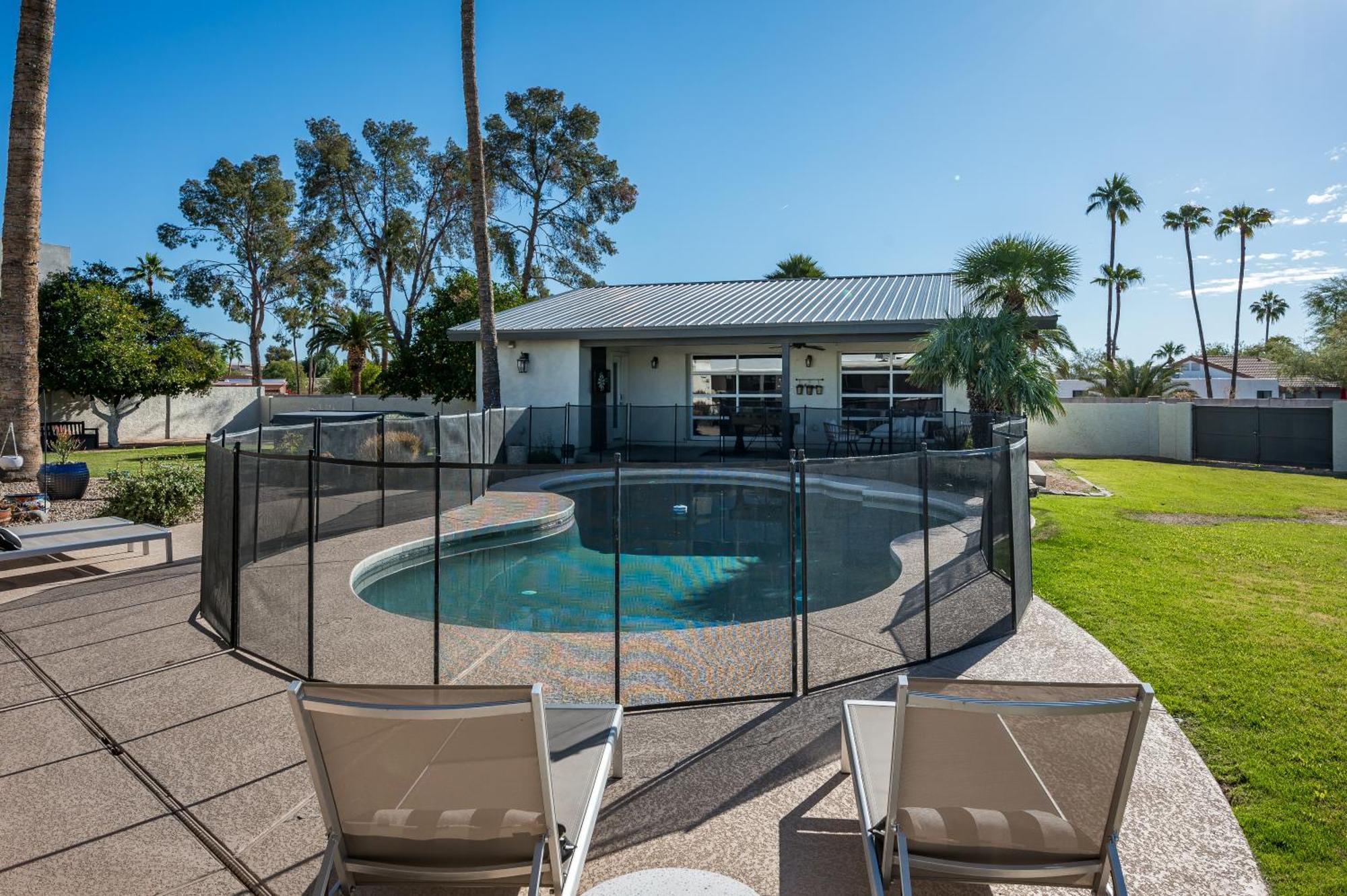 Theater Swimming And Large Backyard At Adobe Modern. Nearby High-end Experiences And Golf Course Holiday home