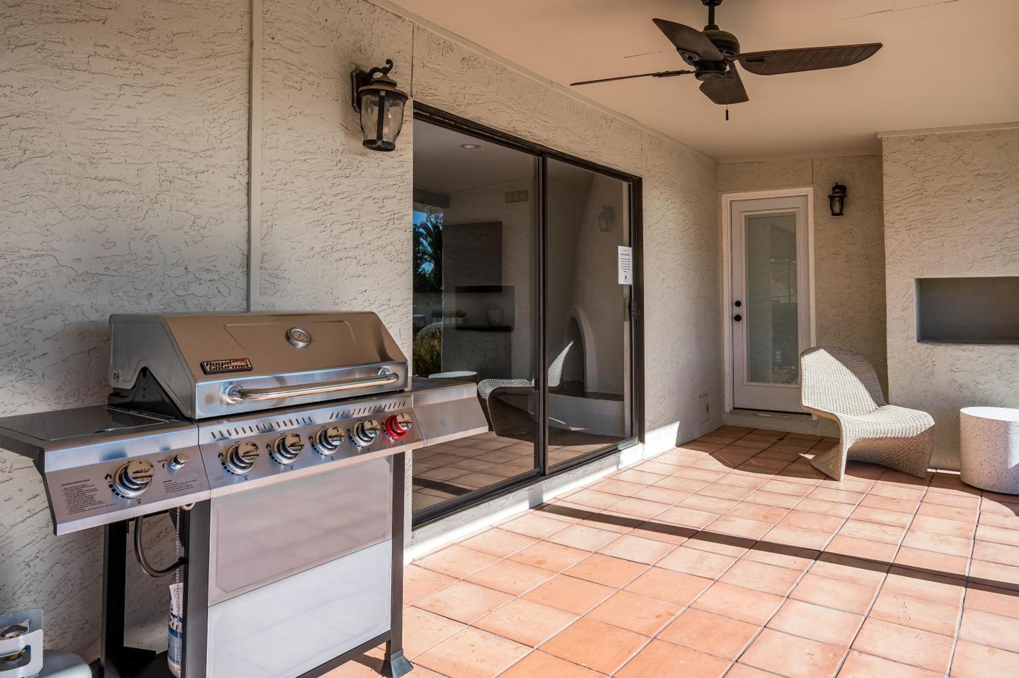 Theater Swimming And Large Backyard At Adobe Modern. Nearby High-end Experiences And Golf Course Holiday home Scottsdale
