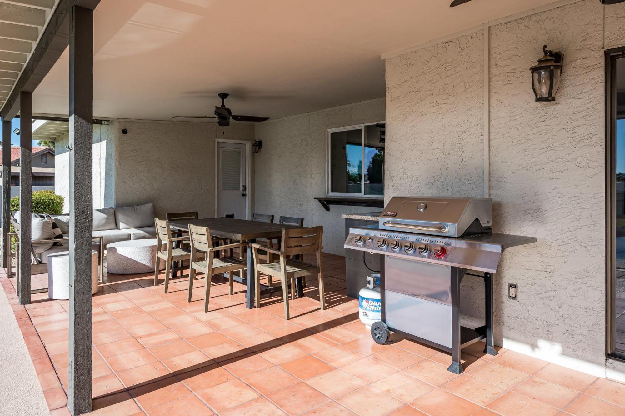 Theater Swimming And Large Backyard At Adobe Modern. Nearby High-end Experiences And Golf Course Holiday home