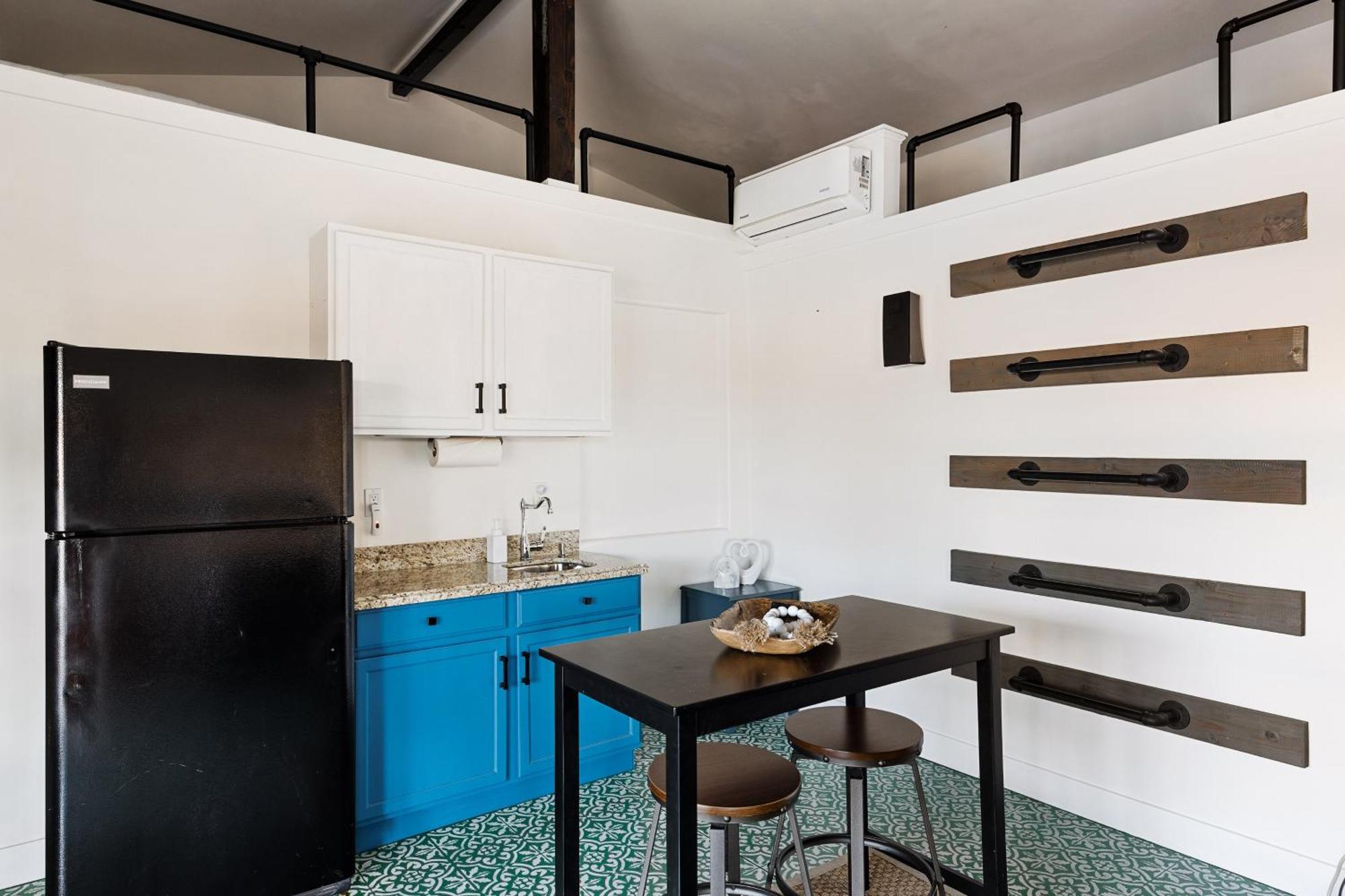 Theater Swimming And Large Backyard At Adobe Modern. Nearby High-end Experiences And Golf Course Holiday home *