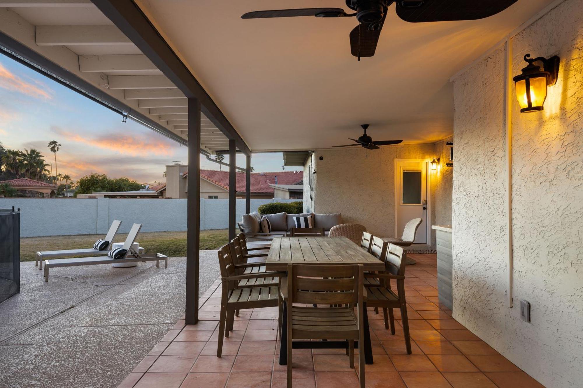Theater Swimming And Large Backyard At Adobe Modern. Nearby High-end Experiences And Golf Course *