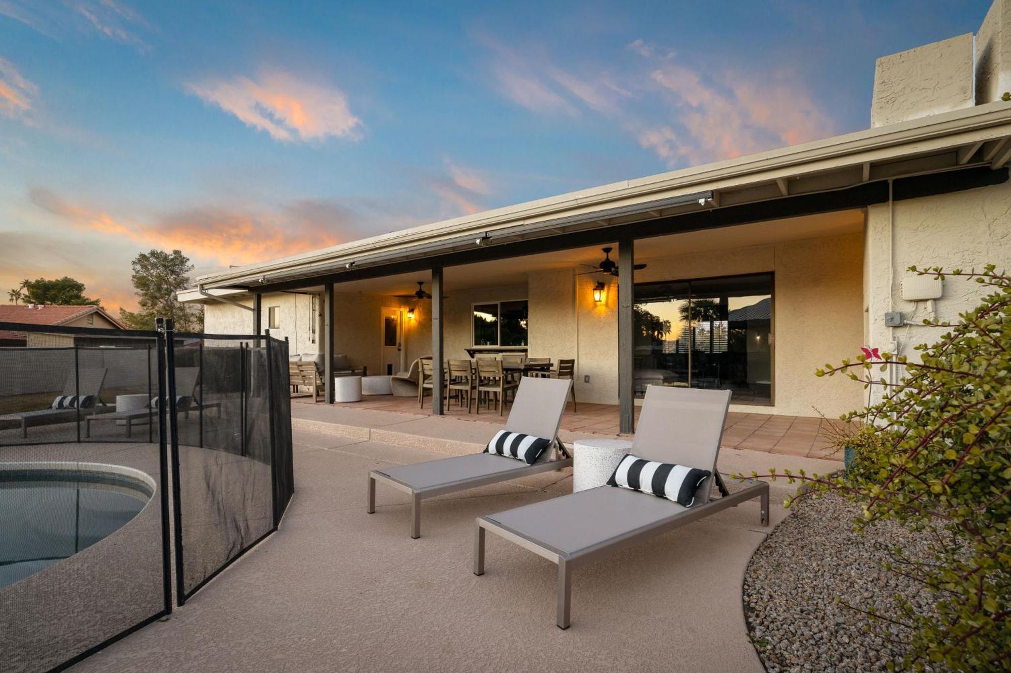 Holiday home Theater Swimming And Large Backyard At Adobe Modern. Nearby High-end Experiences And Golf Course *