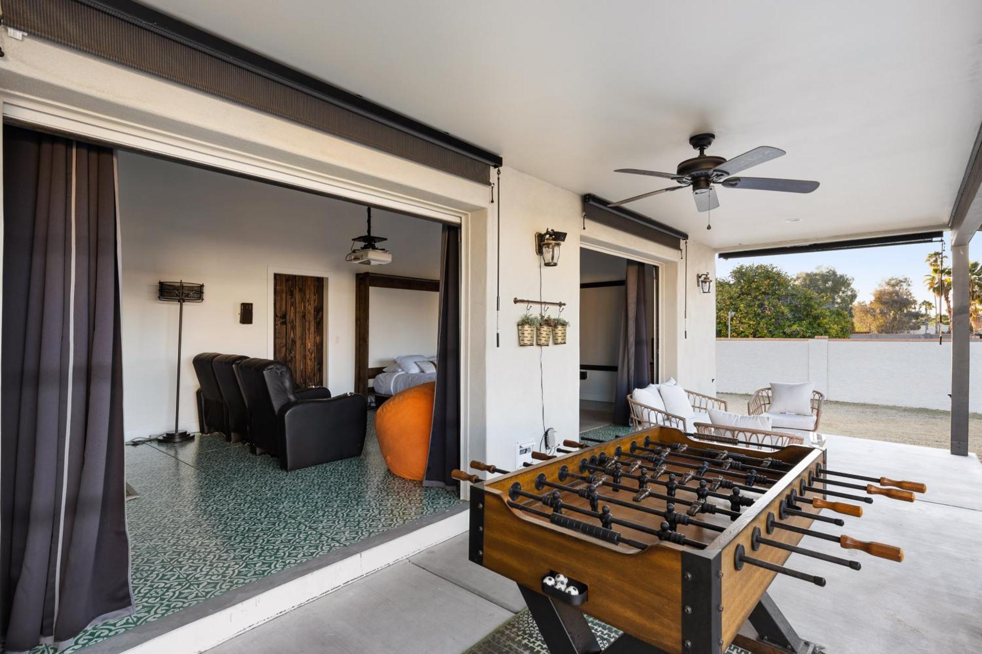 Theater Swimming And Large Backyard At Adobe Modern. Nearby High-end Experiences And Golf Course *