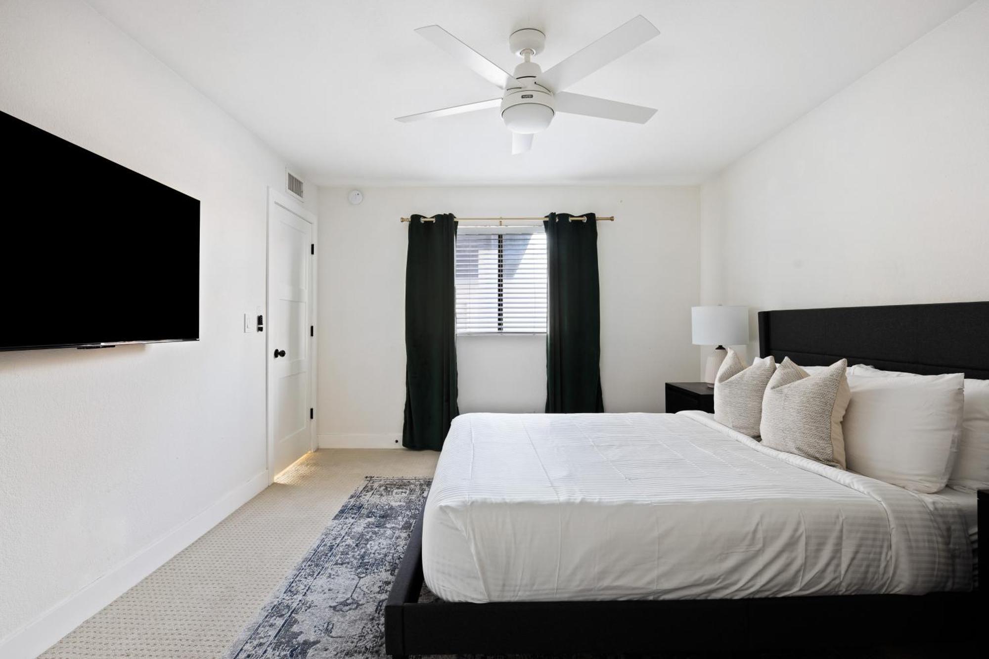 Holiday home Theater Swimming And Large Backyard At Adobe Modern. Nearby High-end Experiences And Golf Course Scottsdale