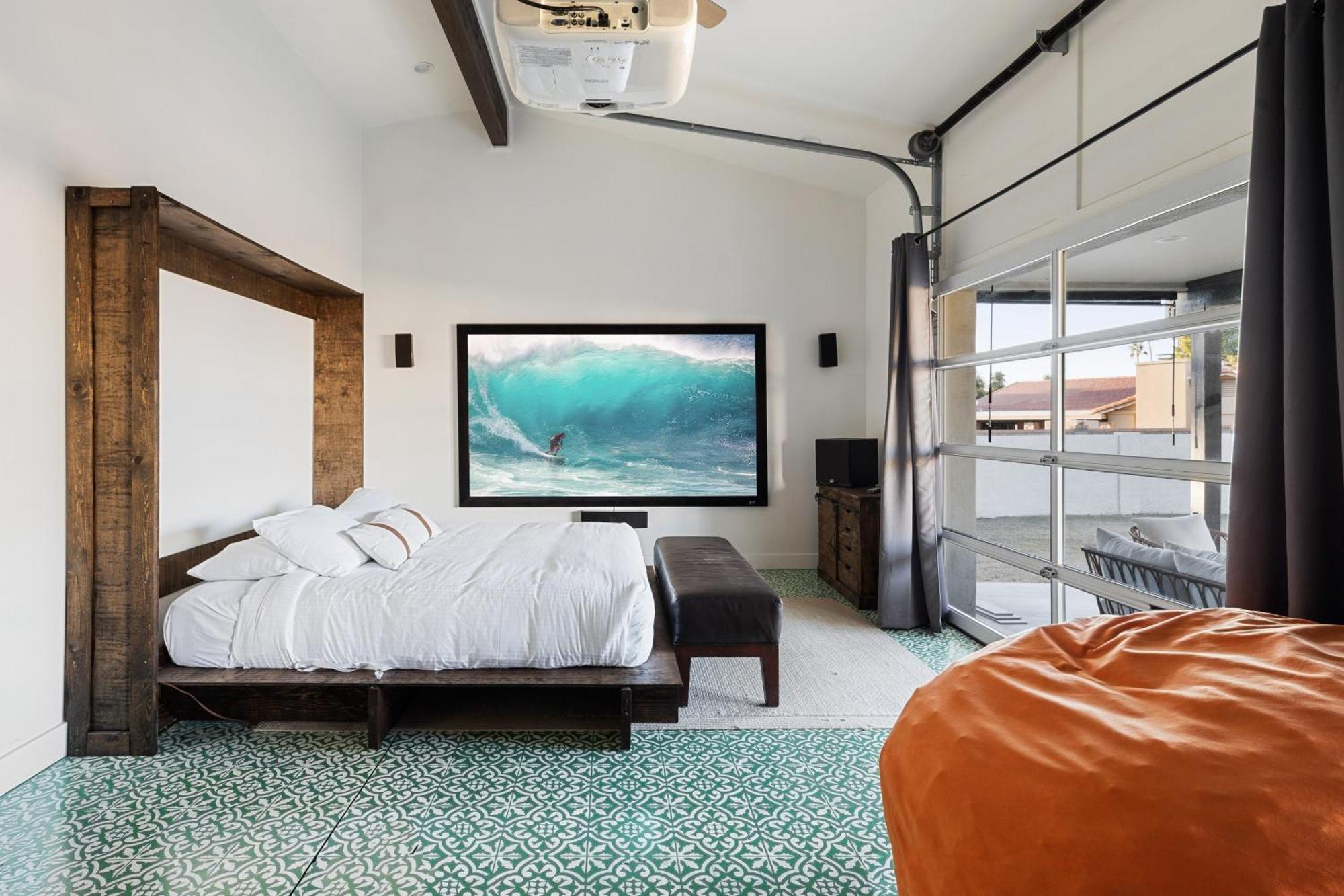 Theater Swimming And Large Backyard At Adobe Modern. Nearby High-end Experiences And Golf Course Holiday home