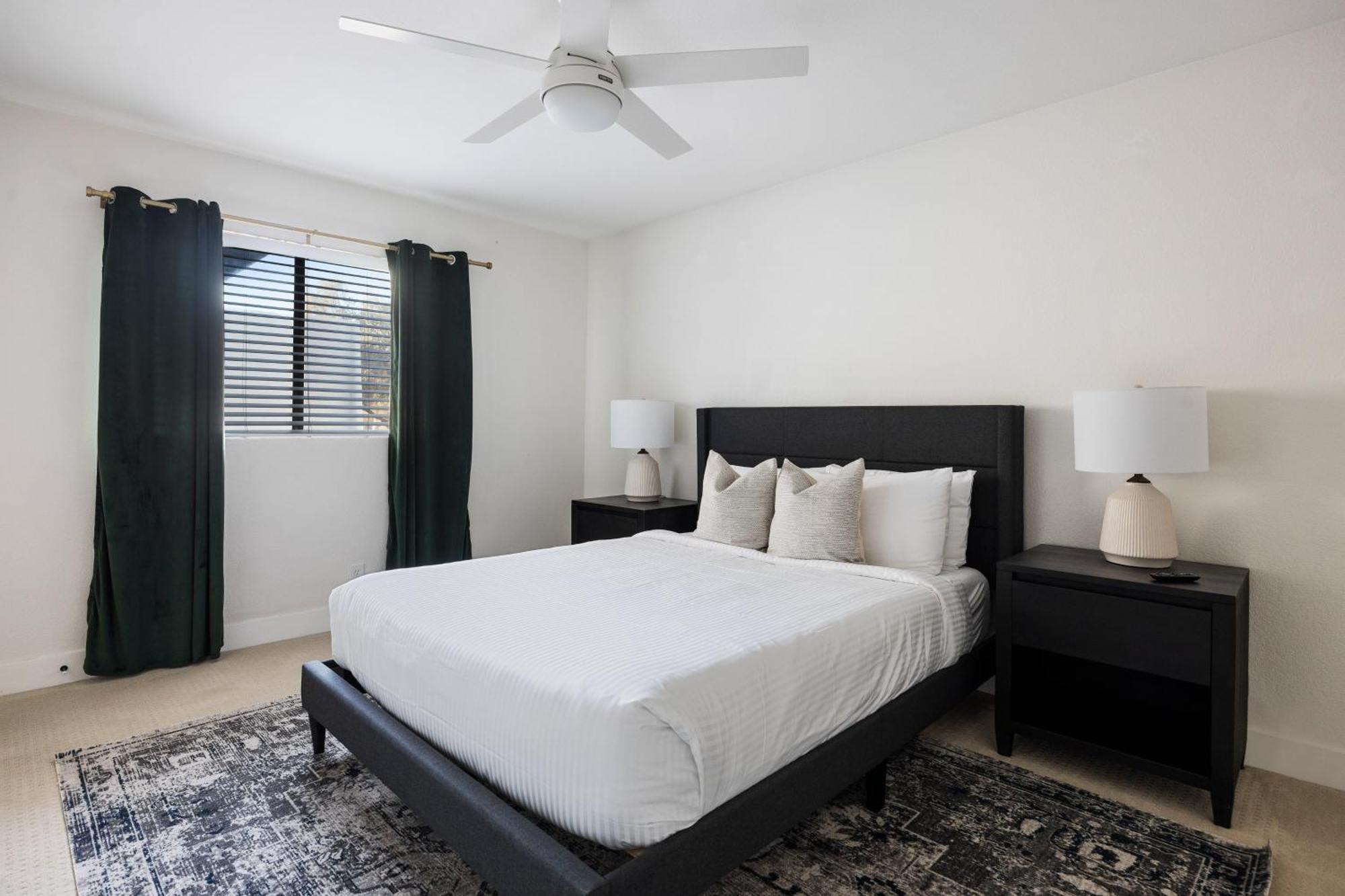 Theater Swimming And Large Backyard At Adobe Modern. Nearby High-end Experiences And Golf Course Holiday home
