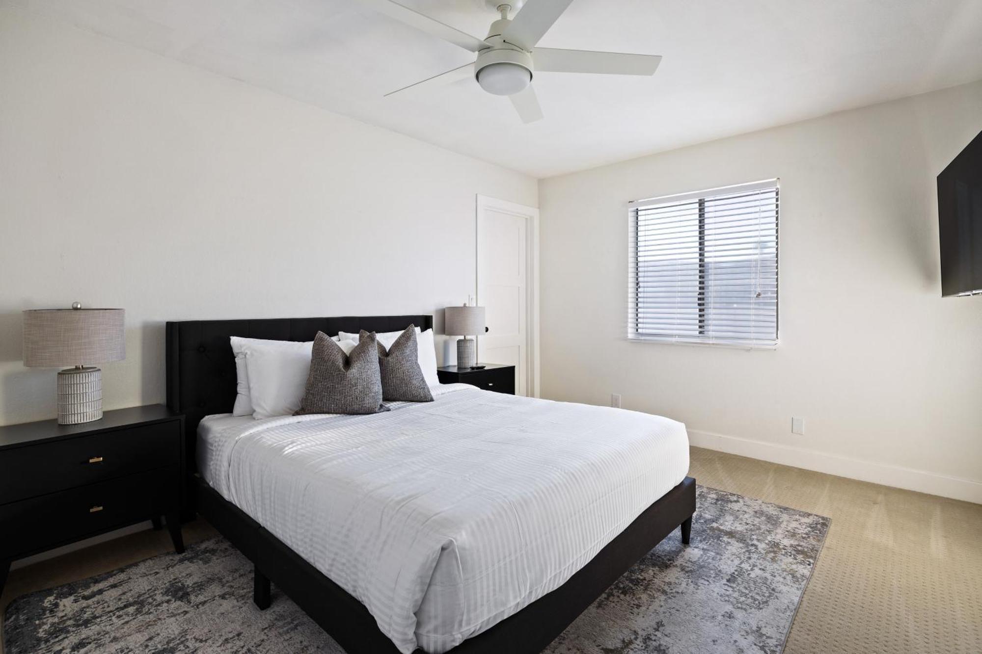 Theater Swimming And Large Backyard At Adobe Modern. Nearby High-end Experiences And Golf Course Holiday home Scottsdale