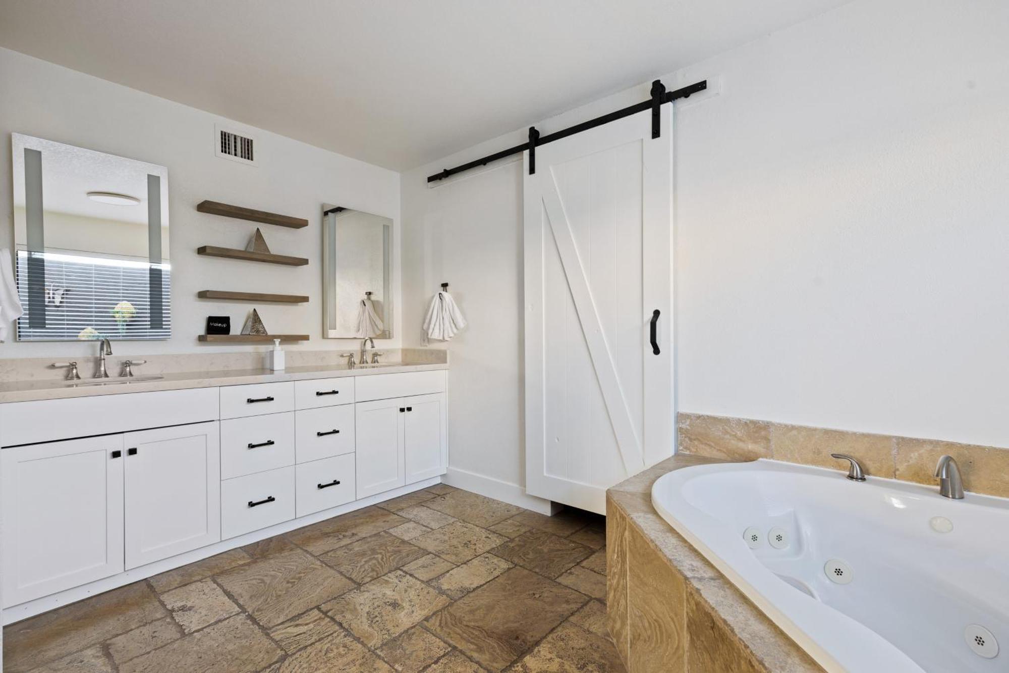 Theater Swimming And Large Backyard At Adobe Modern. Nearby High-end Experiences And Golf Course Holiday home *