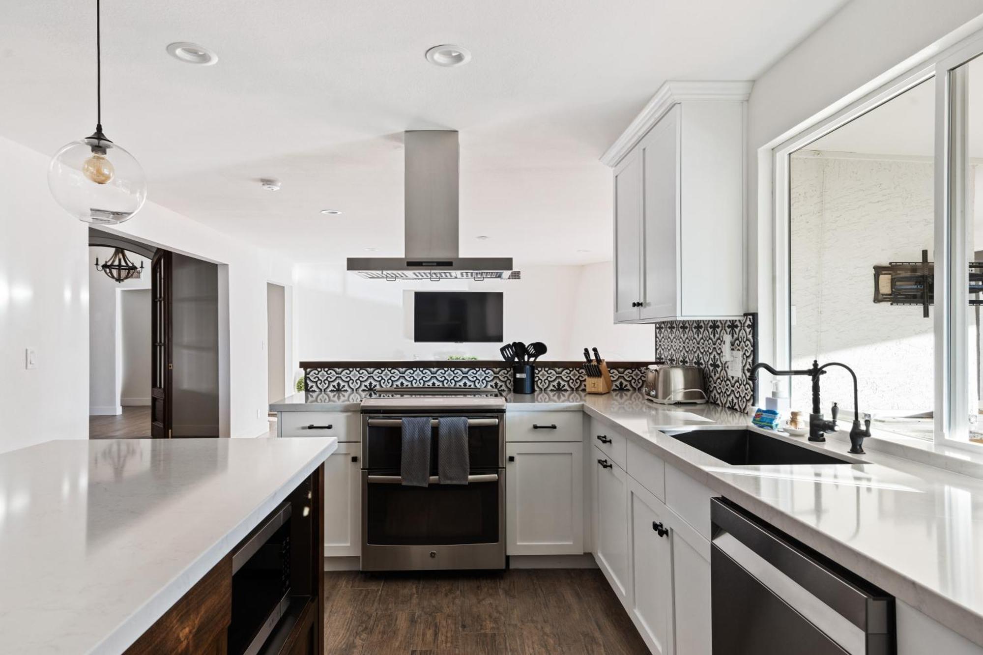 Theater Swimming And Large Backyard At Adobe Modern. Nearby High-end Experiences And Golf Course Holiday home *