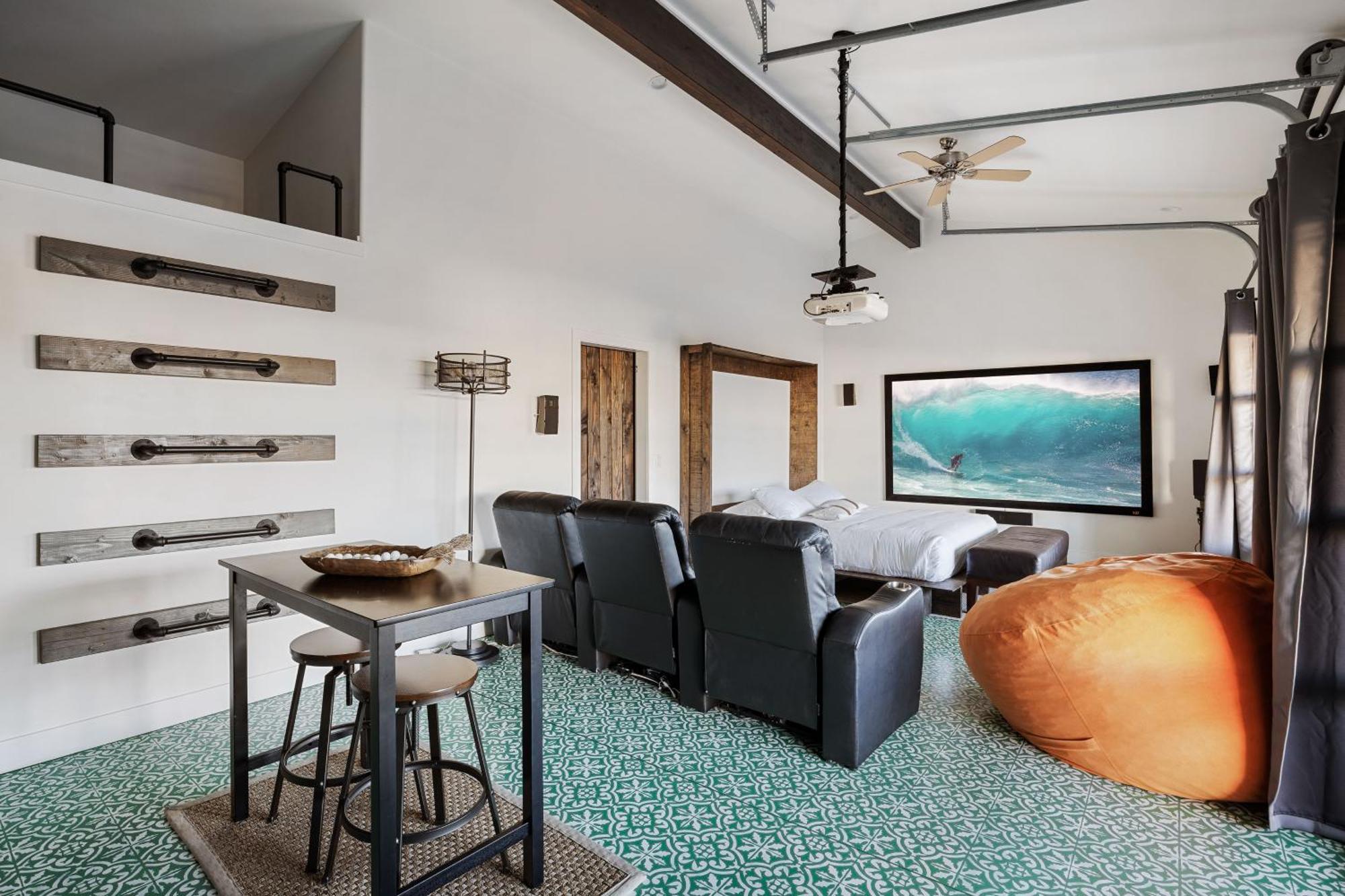 Theater Swimming And Large Backyard At Adobe Modern. Nearby High-end Experiences And Golf Course * Scottsdale