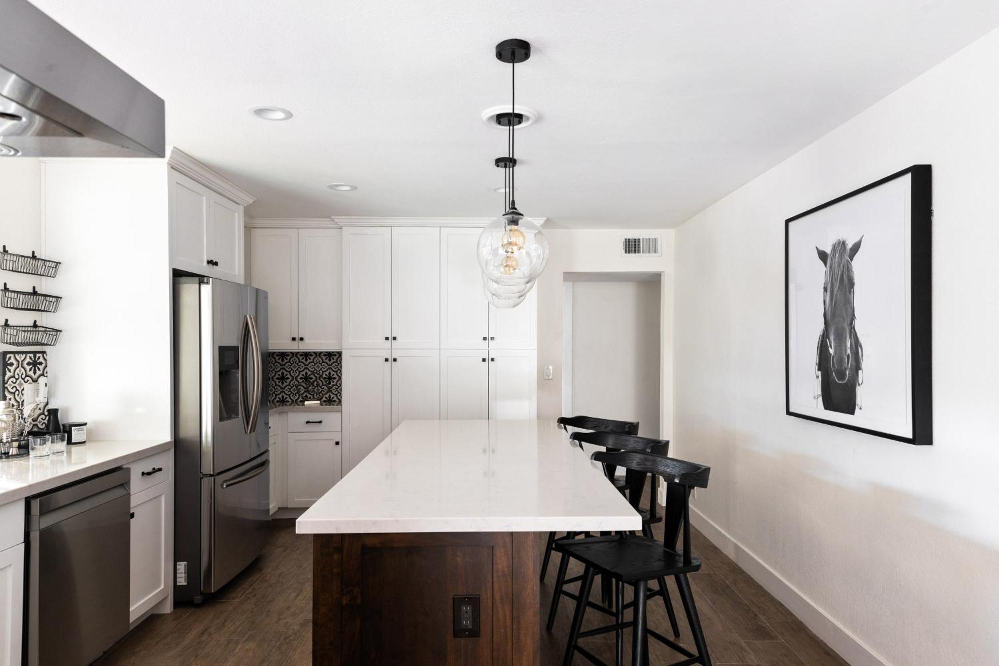 Theater Swimming And Large Backyard At Adobe Modern. Nearby High-end Experiences And Golf Course Holiday home