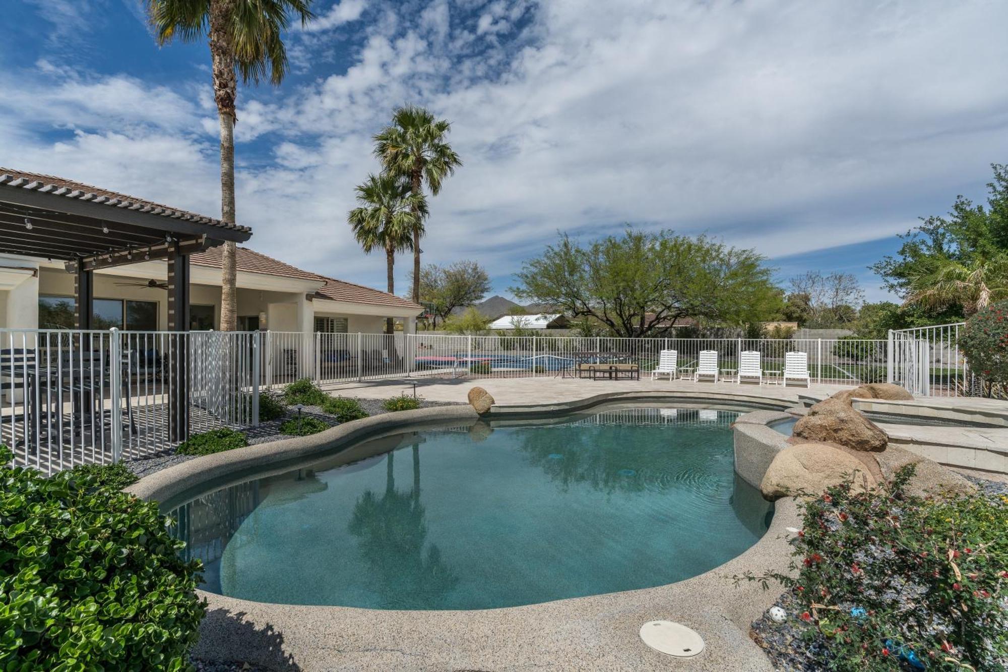 Pickleball Cornhole Basketball Court Tons Of Space At Paradise Heights Retreat *