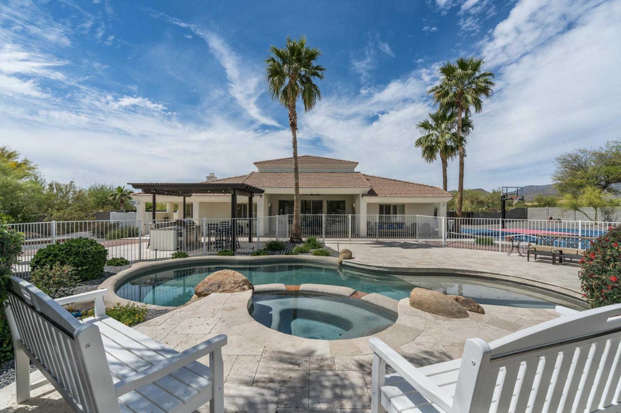 Pickleball Cornhole Basketball Court Tons Of Space At Paradise Heights Retreat