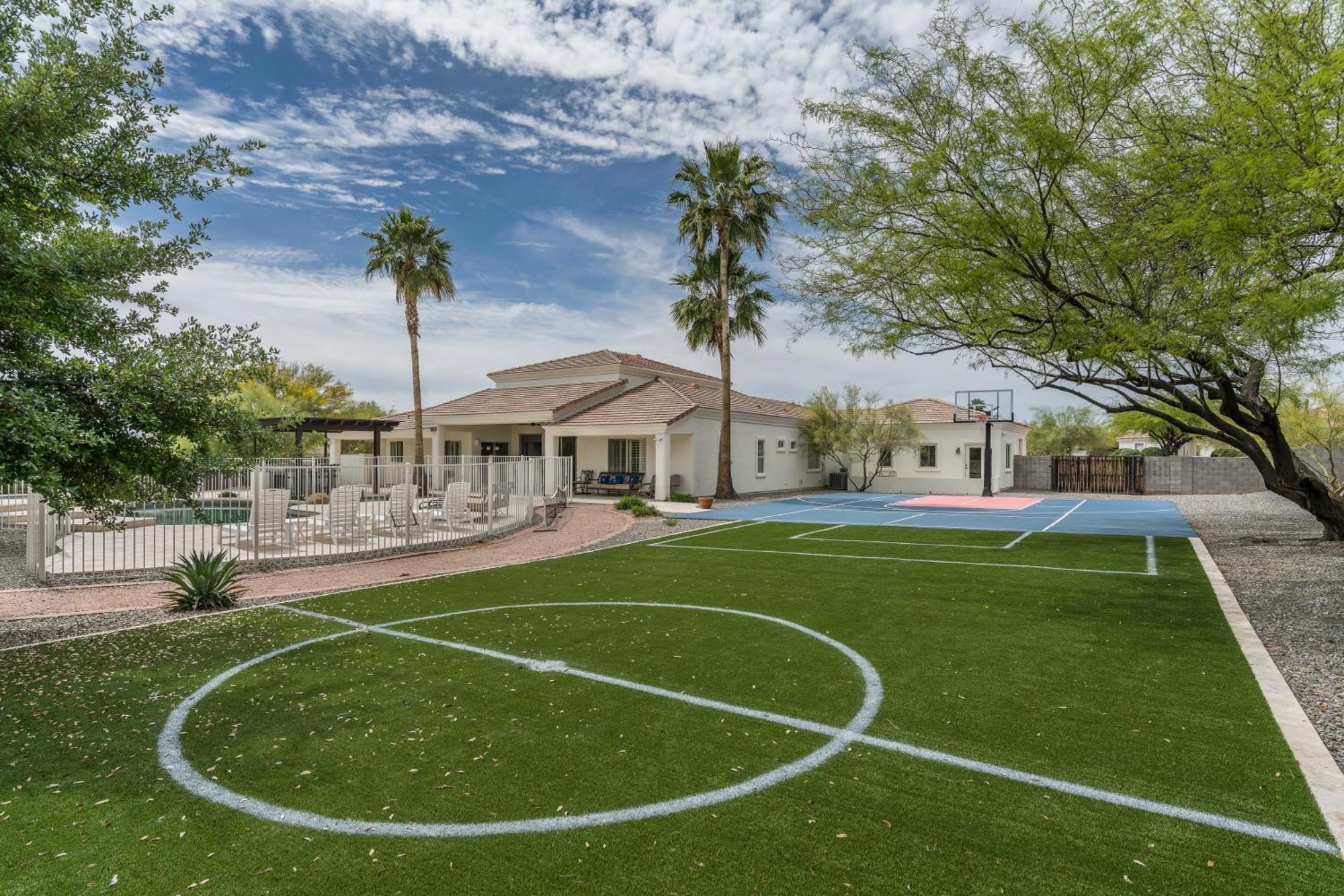 Pickleball Cornhole Basketball Court Tons Of Space At Paradise Heights Retreat Holiday home