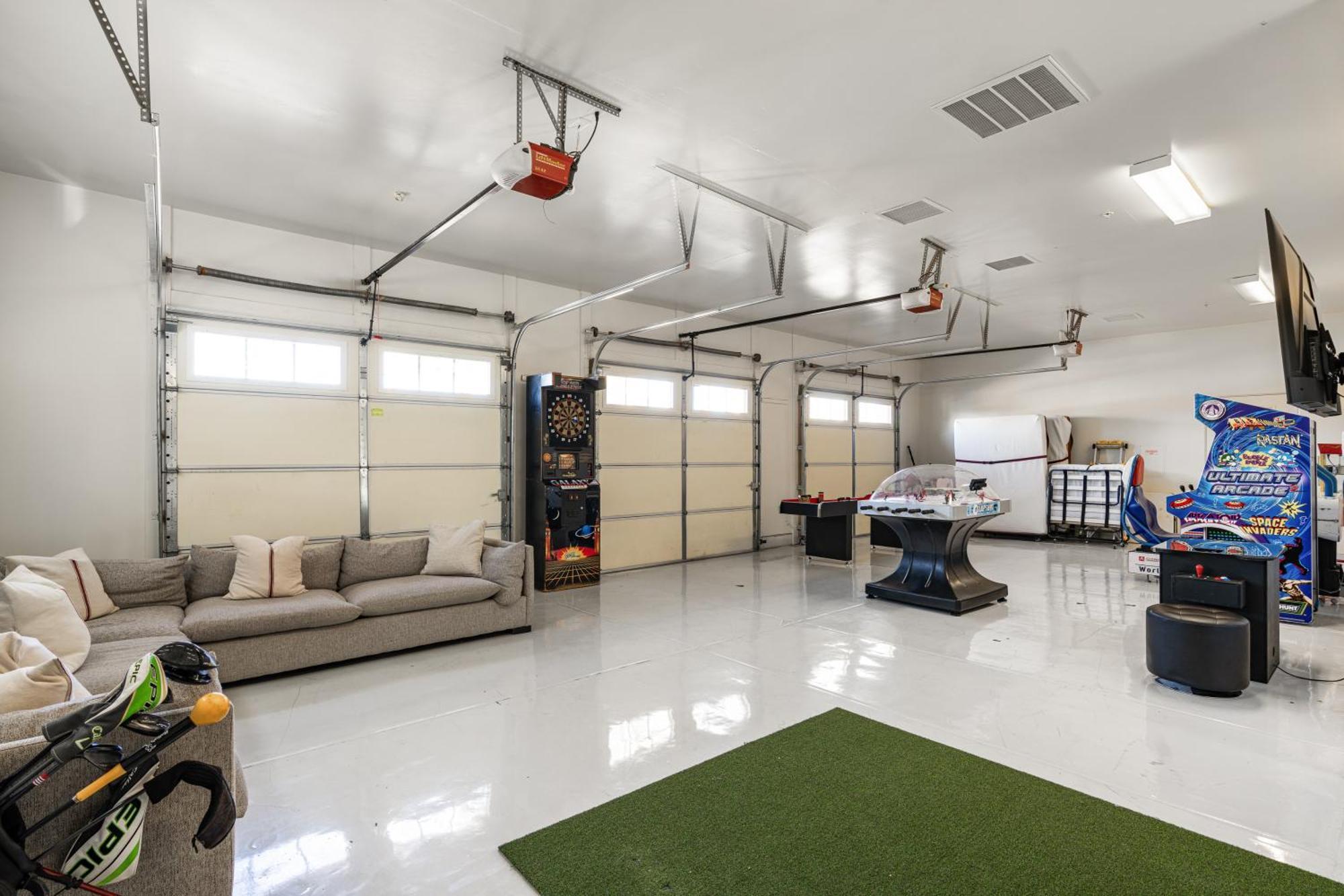 Entertainers Paradise Arcadegolf Simupickleballtheatergymswim-up Bar Holiday home Scottsdale