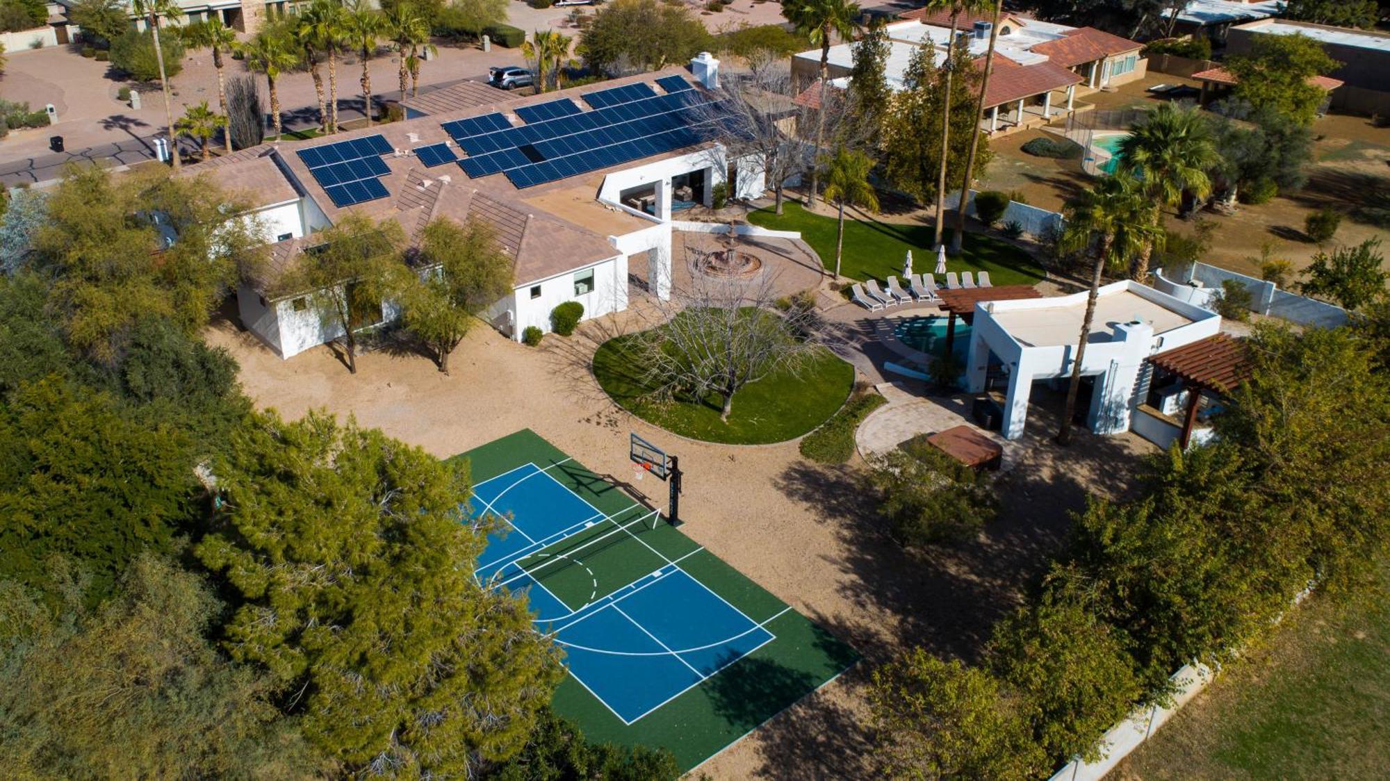 Entertainers Paradise Arcadegolf Simupickleballtheatergymswim-up Bar Holiday home *