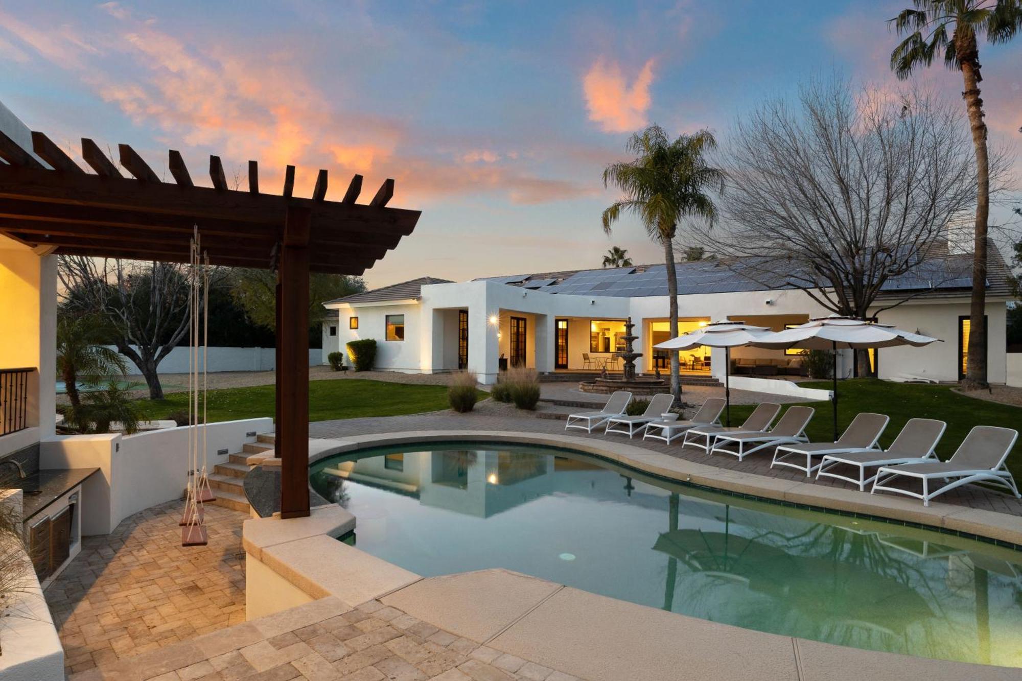 Holiday home Entertainers Paradise Arcadegolf Simupickleballtheatergymswim-up Bar Scottsdale