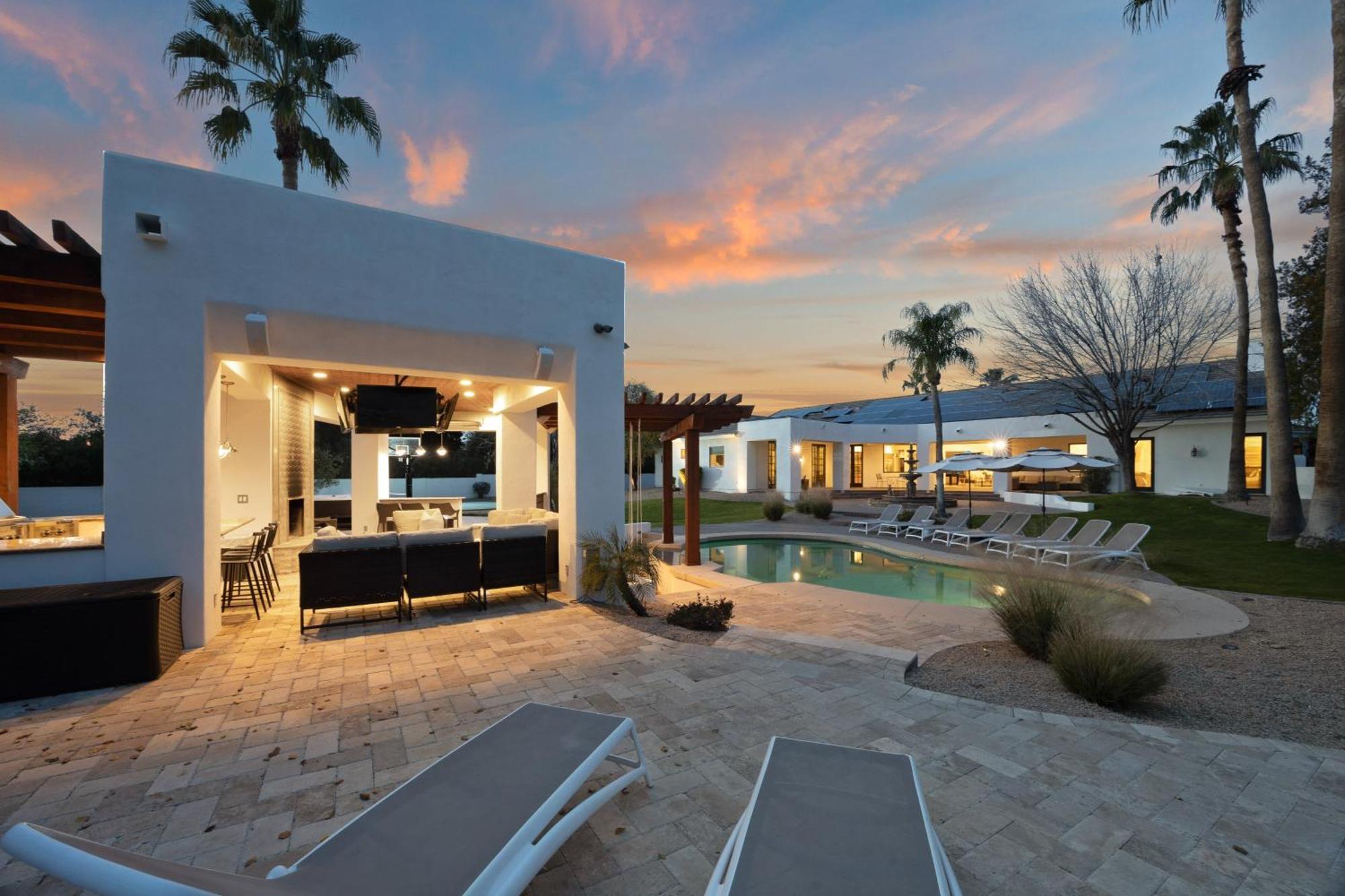 Entertainers Paradise Arcadegolf Simupickleballtheatergymswim-up Bar Scottsdale