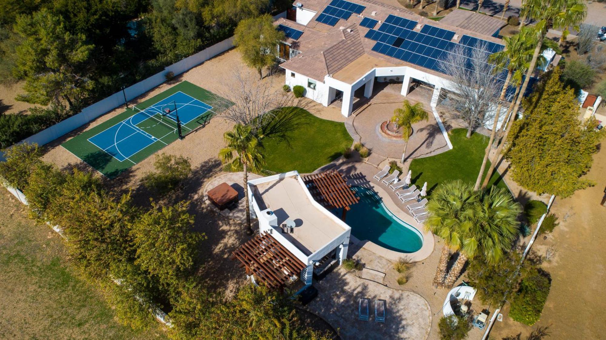 Holiday home Entertainers Paradise Arcadegolf Simupickleballtheatergymswim-up Bar Scottsdale
