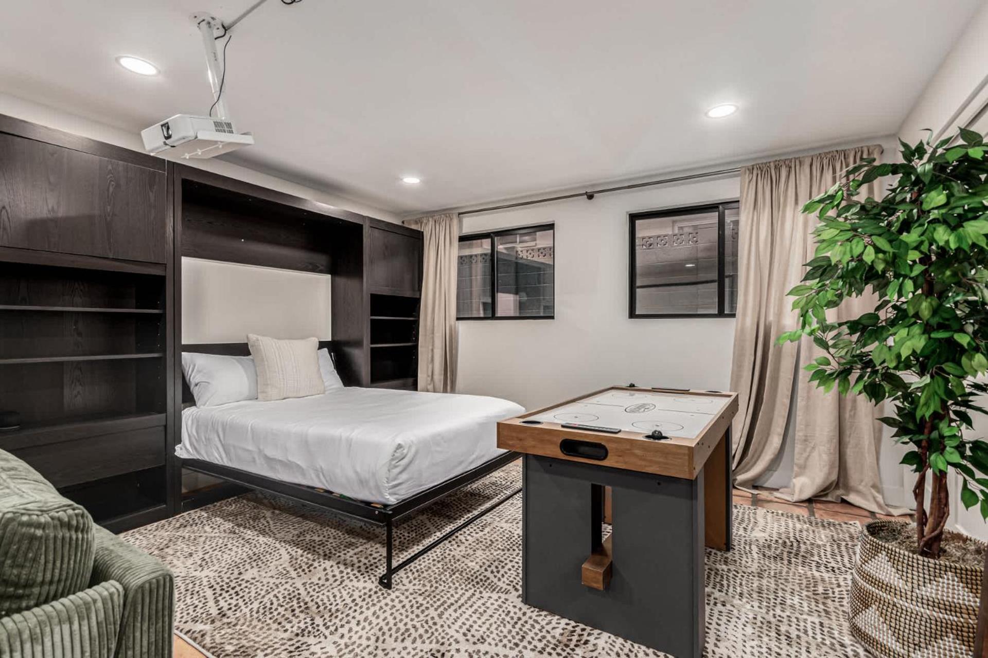 Solanova Designer Oasis With Cocktail Pool & Theater Holiday home Scottsdale