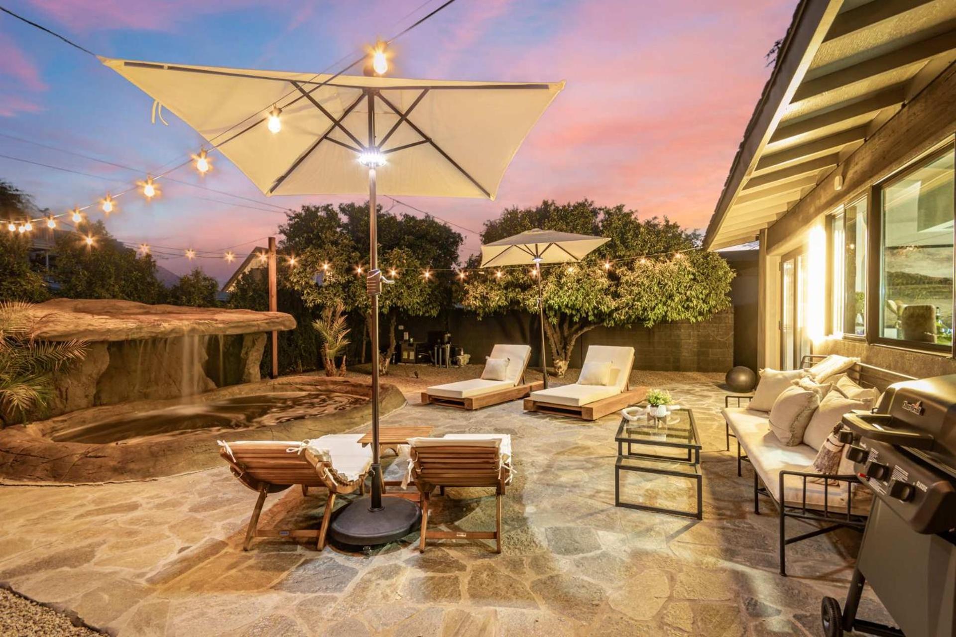 Solanova Designer Oasis With Cocktail Pool & Theater *