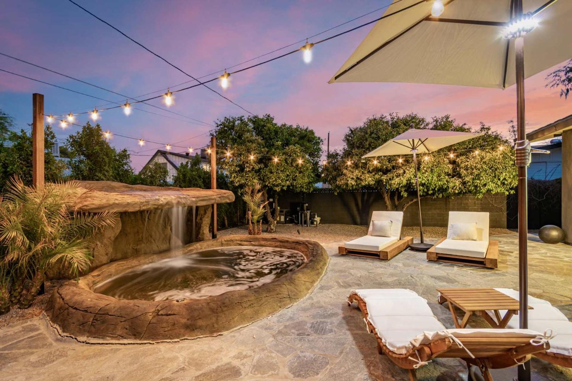 Holiday home Solanova Designer Oasis With Cocktail Pool & Theater