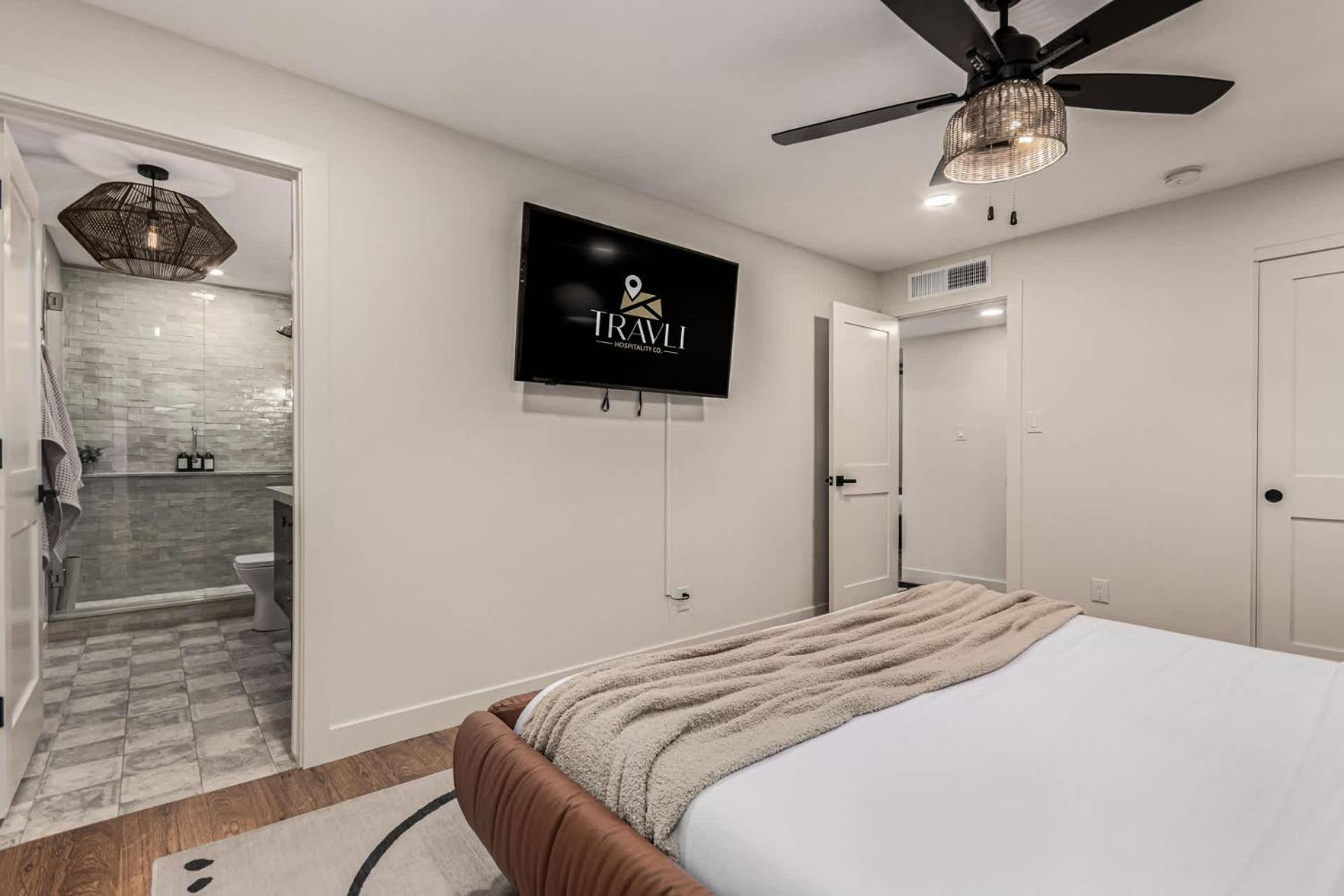 Solanova Designer Oasis With Cocktail Pool & Theater Scottsdale
