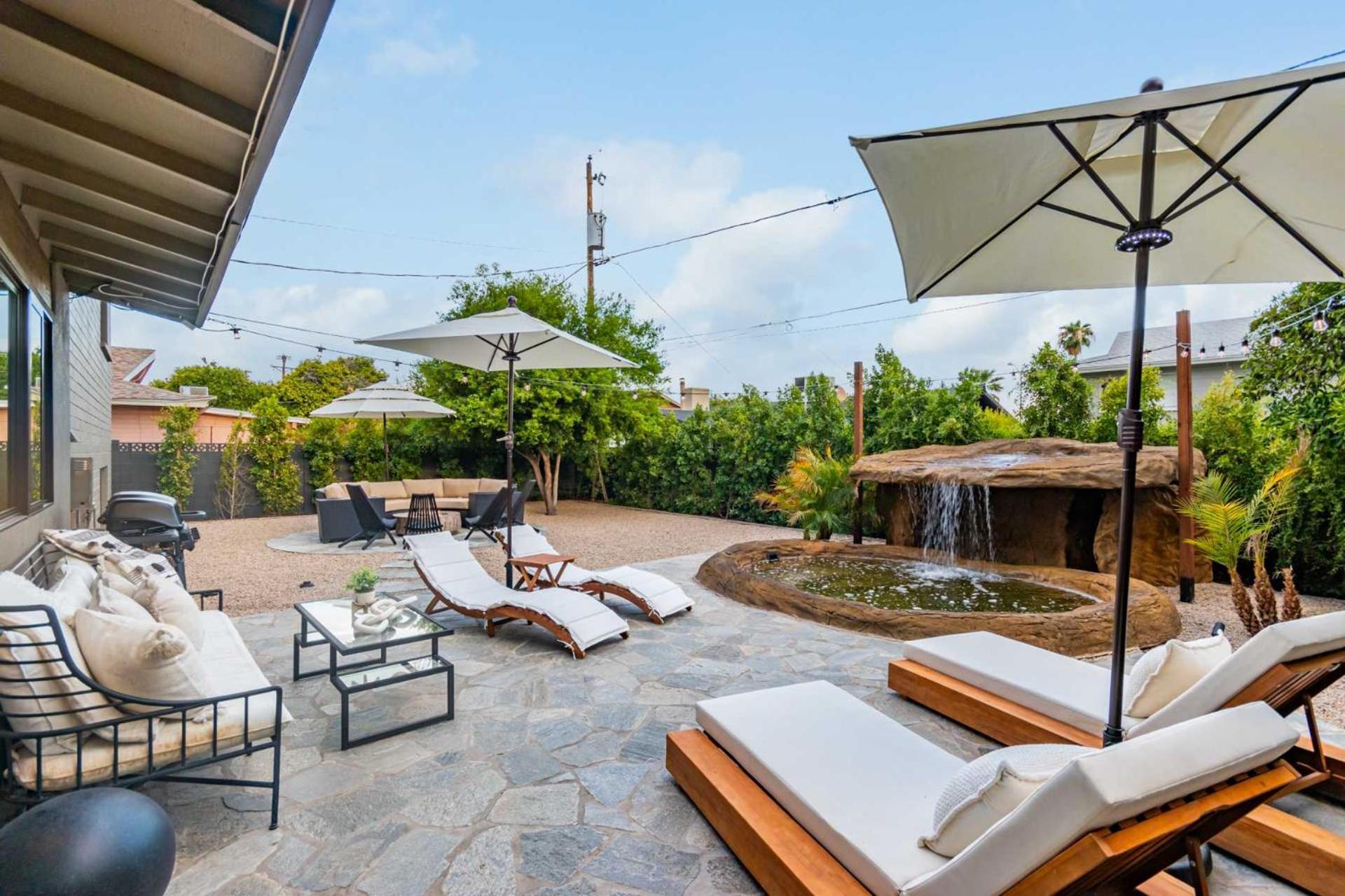 Holiday home Solanova Designer Oasis With Cocktail Pool & Theater