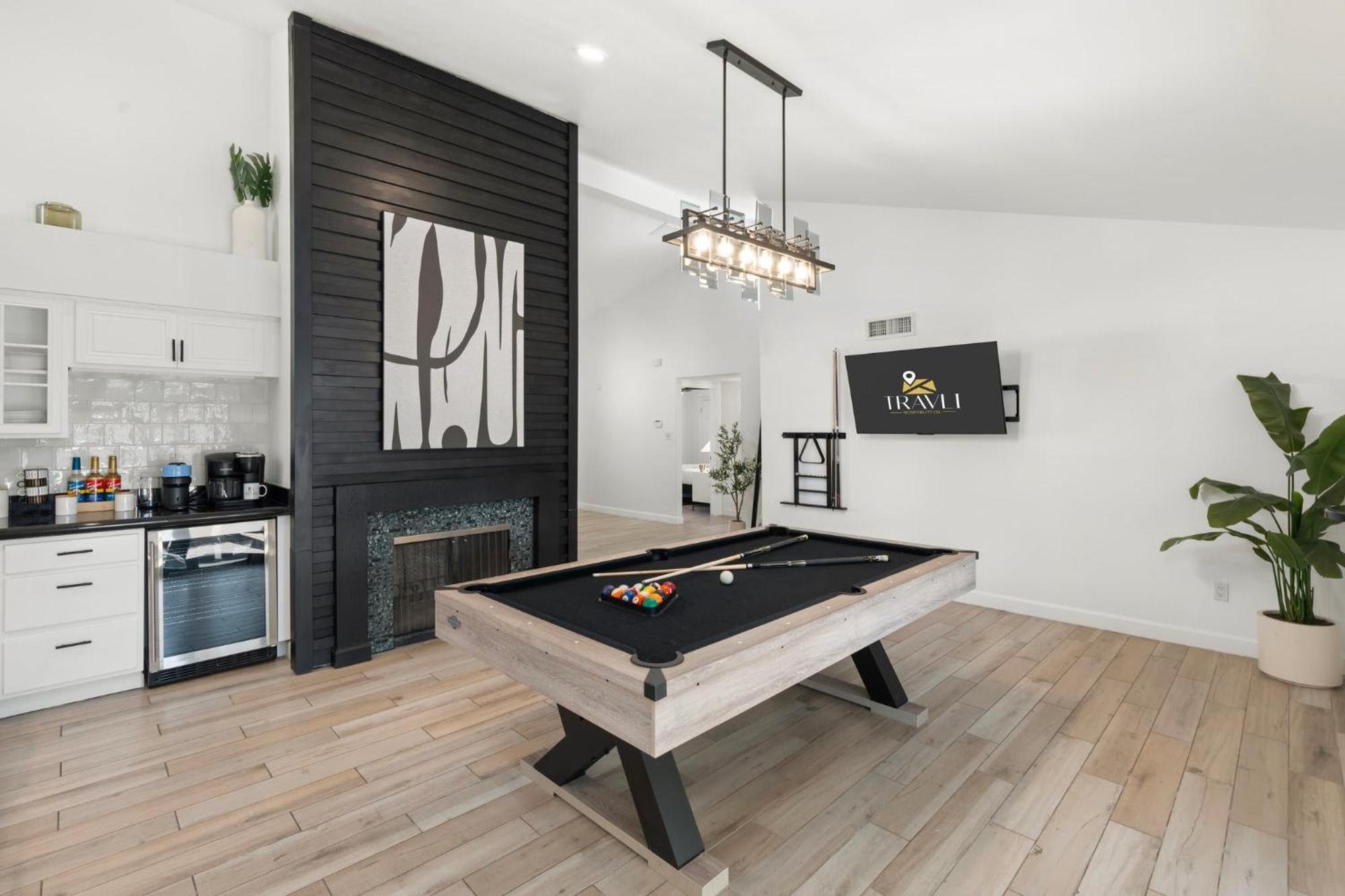 Entertainers Retreat Pickleball Bocce Pool Putt Grn Scottsdale