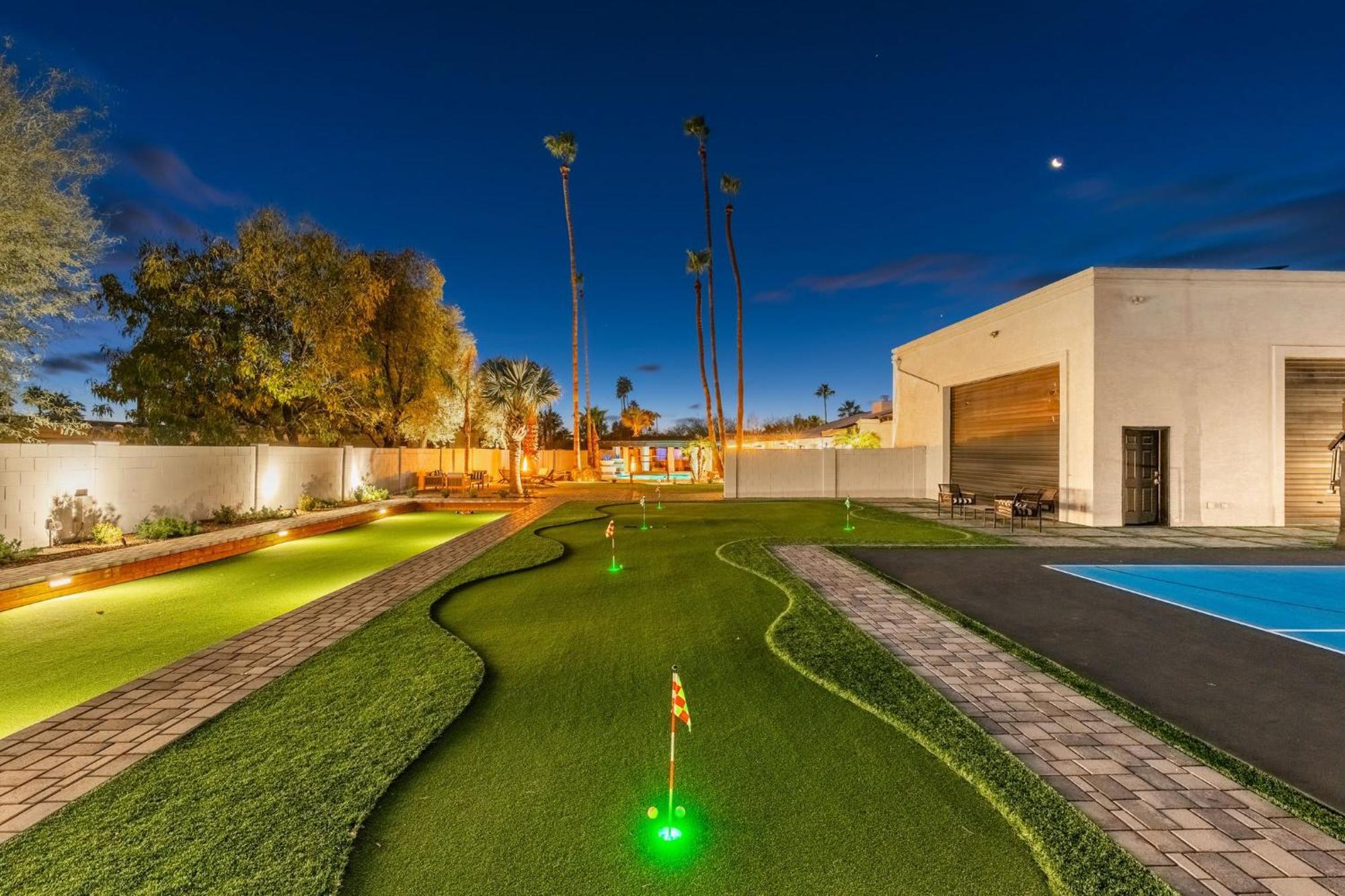 Holiday home Entertainers Retreat Pickleball Bocce Pool Putt Grn *