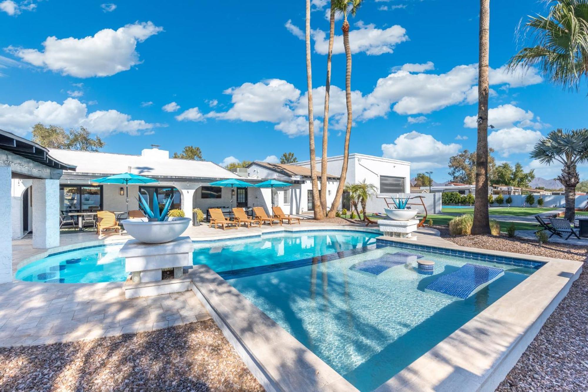 Entertainers Retreat Pickleball Bocce Pool Putt Grn Scottsdale
