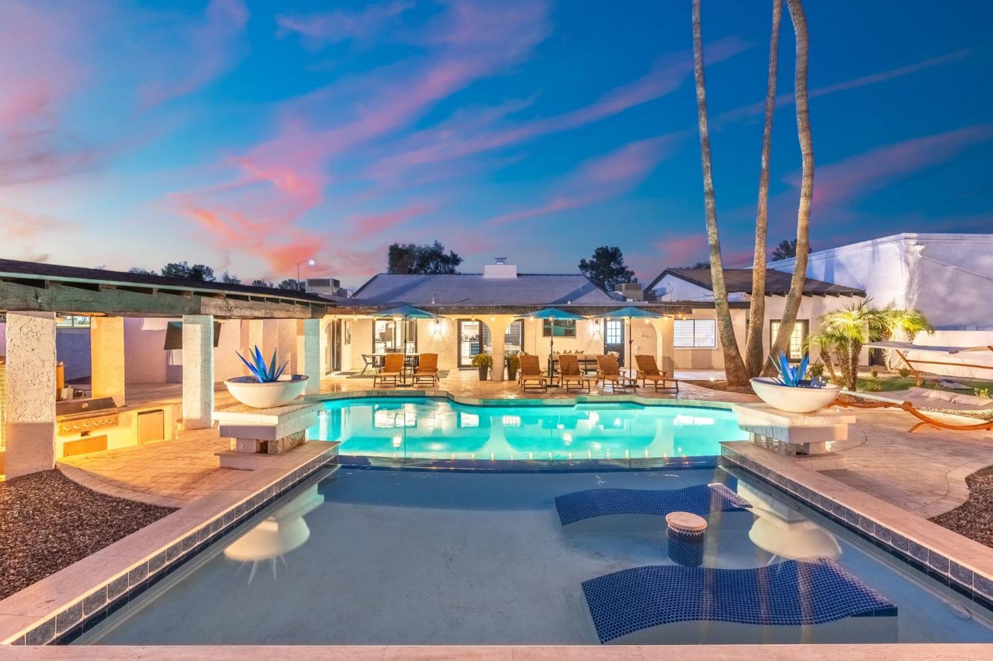 Entertainers Retreat Pickleball Bocce Pool Putt Grn * Scottsdale