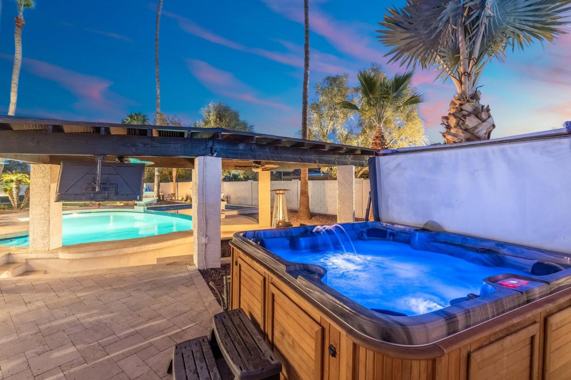 Entertainers Retreat Pickleball Bocce Pool Putt Grn