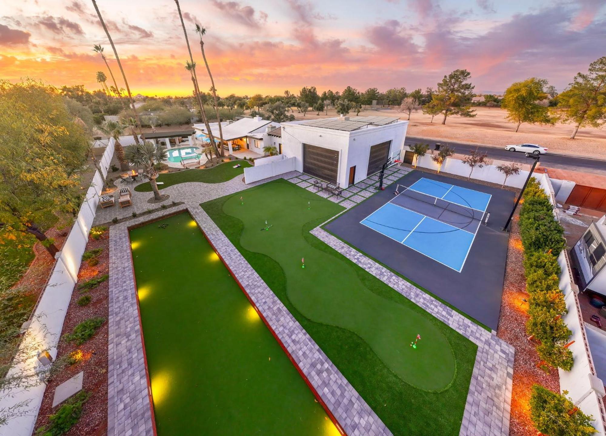 Entertainers Retreat Pickleball Bocce Pool Putt Grn *