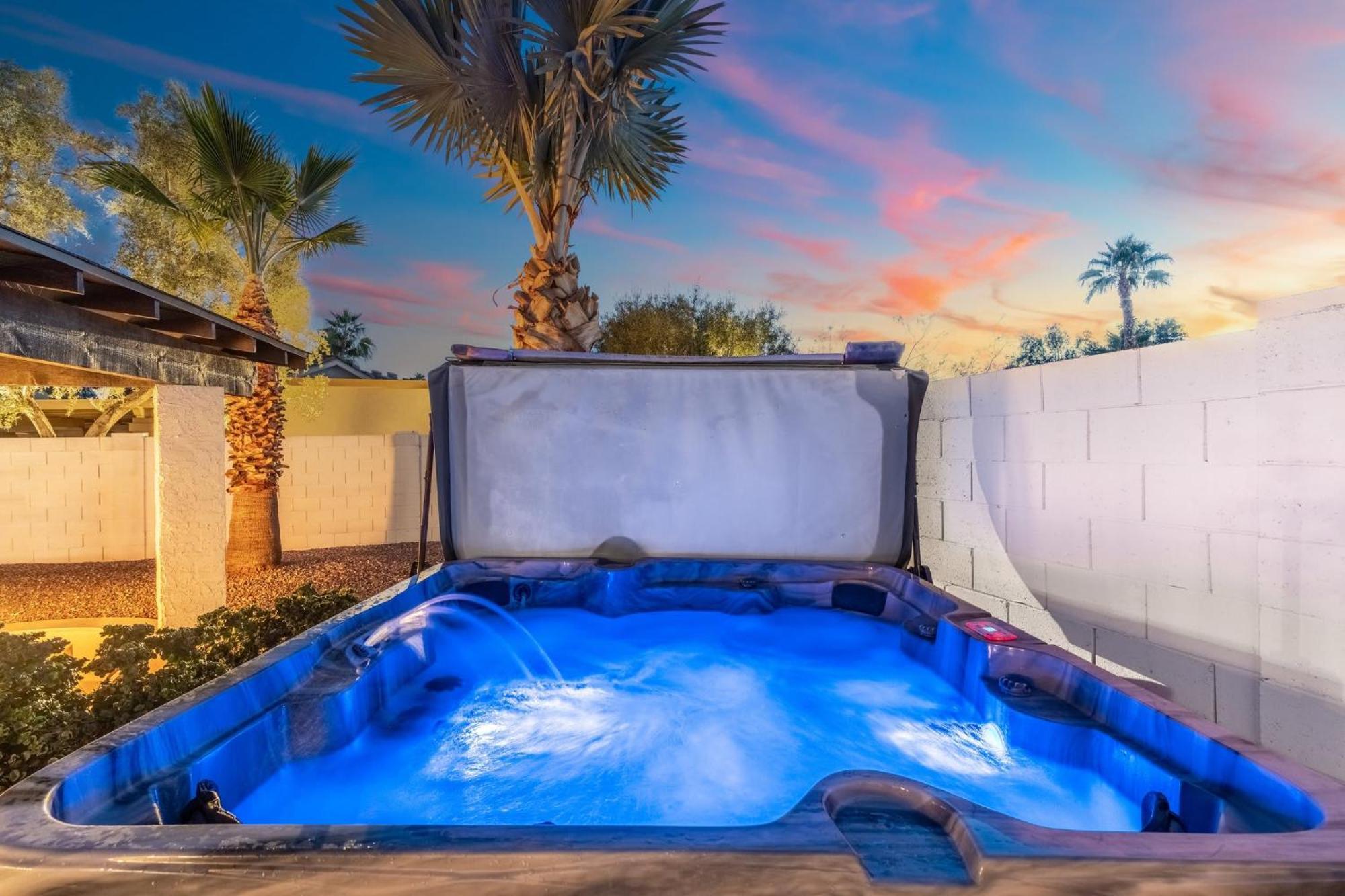 Entertainers Retreat Pickleball Bocce Pool Putt Grn * Scottsdale