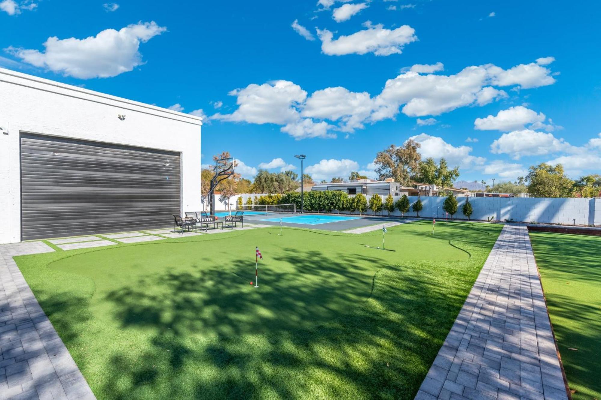 Entertainers Retreat Pickleball Bocce Pool Putt Grn