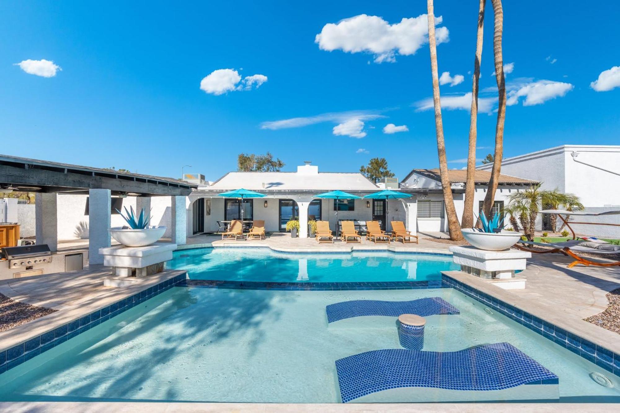 Entertainers Retreat Pickleball Bocce Pool Putt Grn Scottsdale