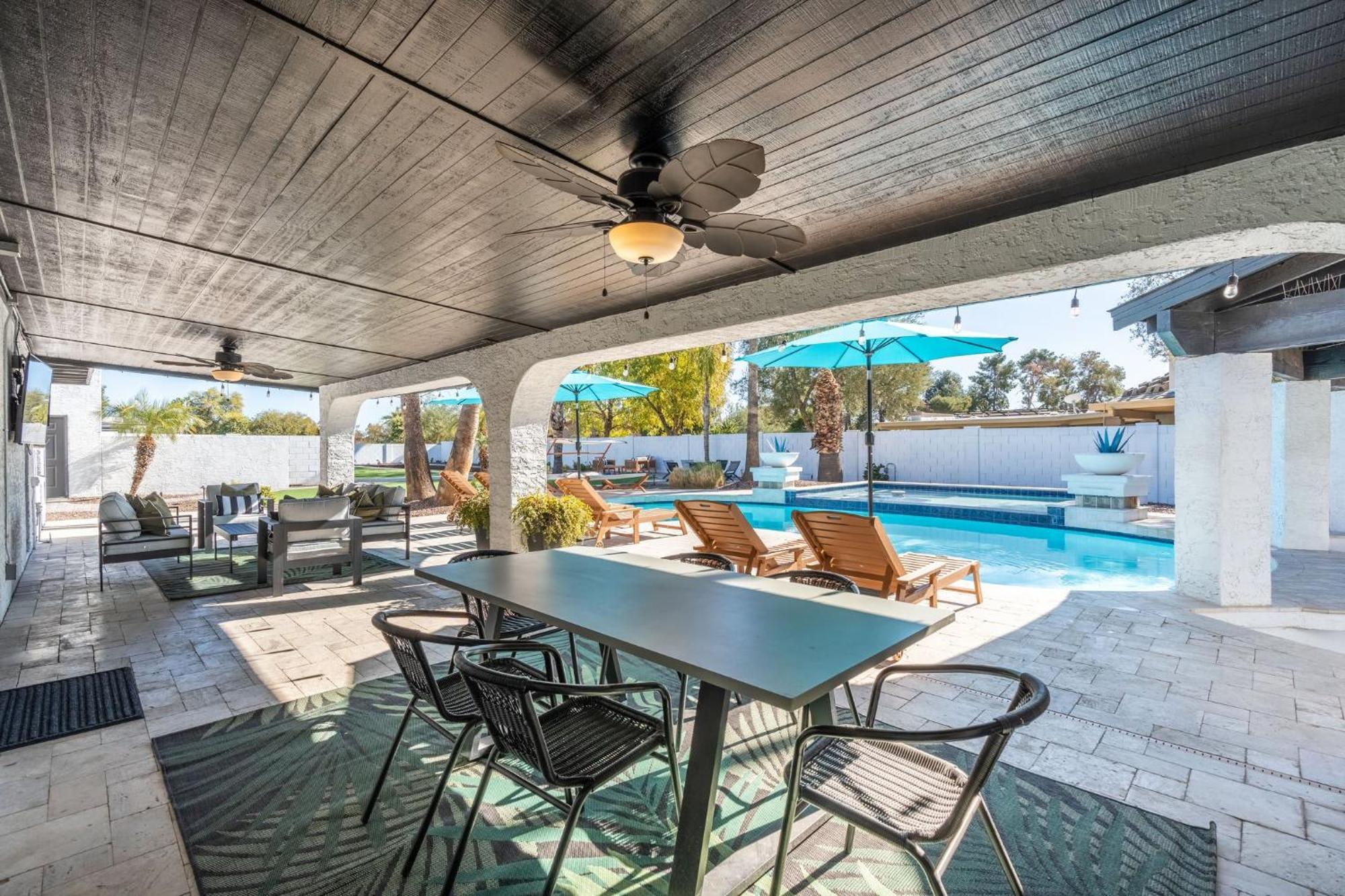 Entertainers Retreat Pickleball Bocce Pool Putt Grn