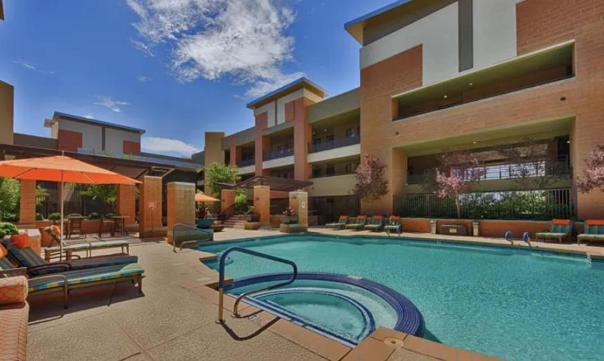 Step Out To Historic Old Town 2 King/2bath W/pool *