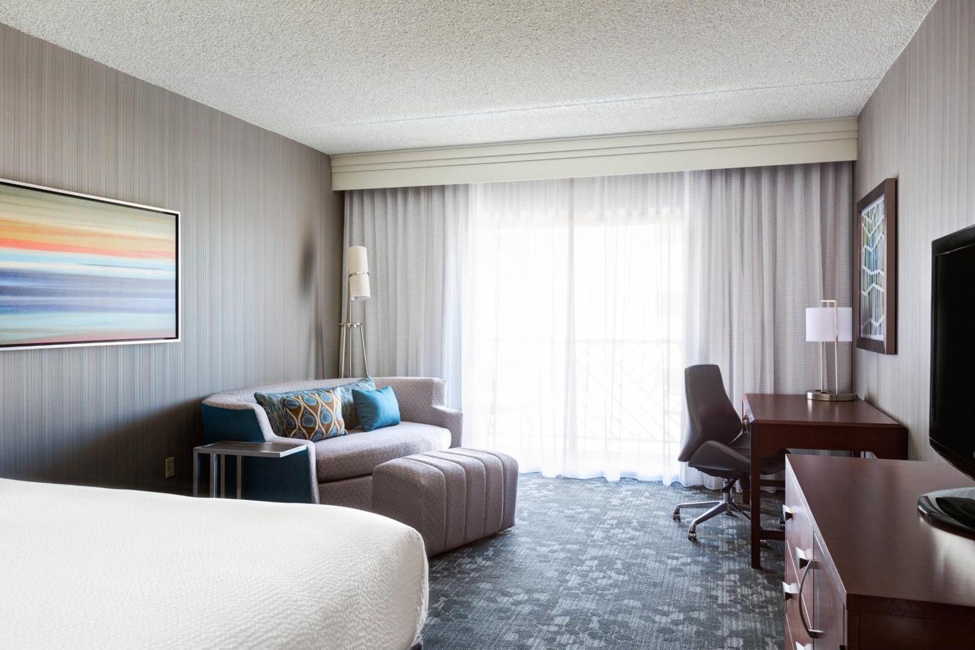 Courtyard By Marriott Old Town Hotel