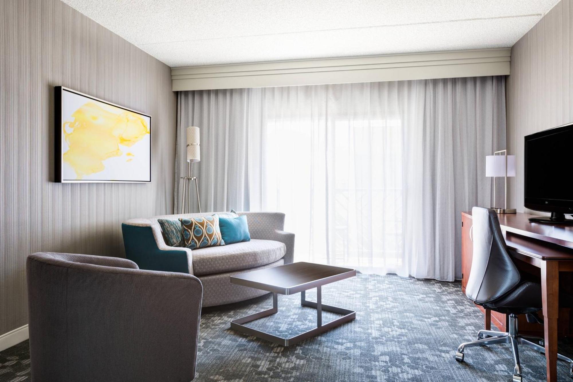Courtyard By Marriott Old Town Hotel