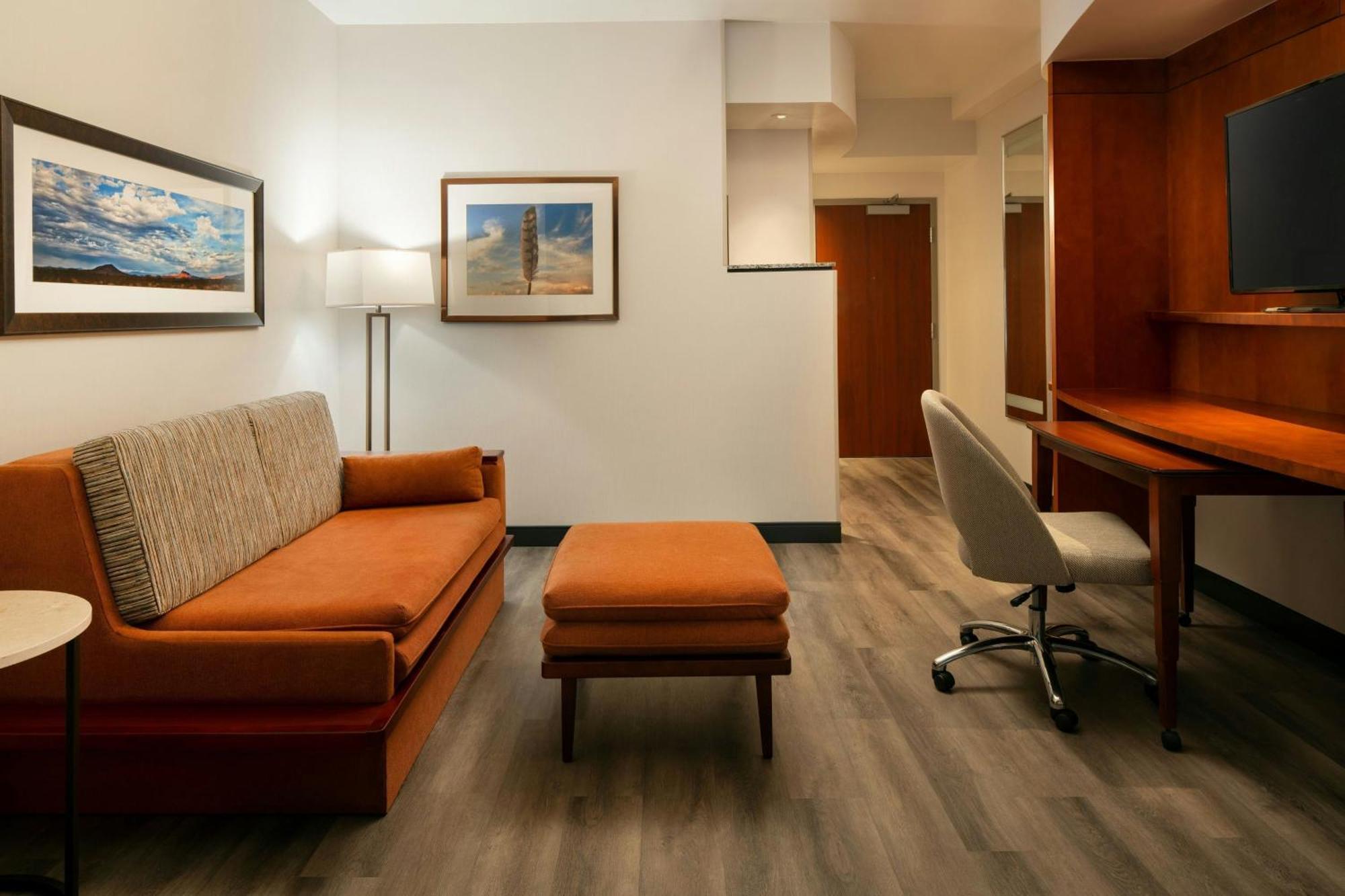 Courtyard By Marriott Salt River Hotel