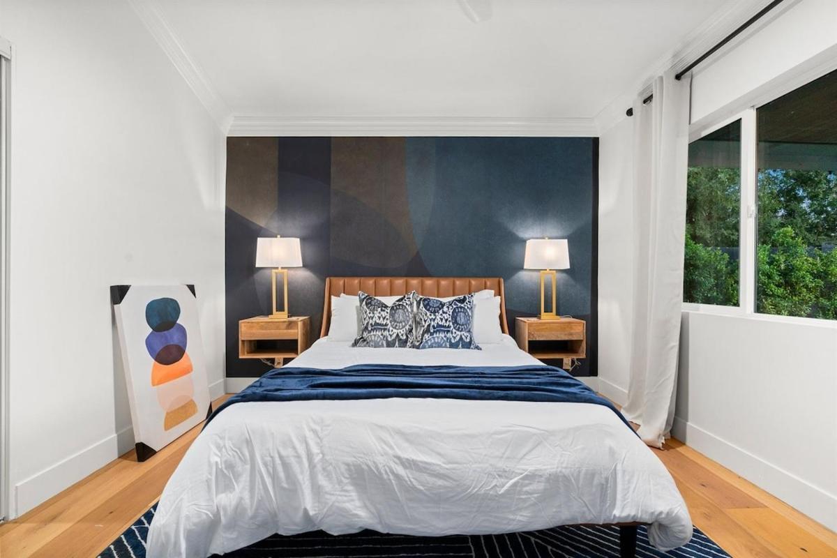 Luxury Retreat, Heated Pool, Mini Golf And Old Town Holiday home