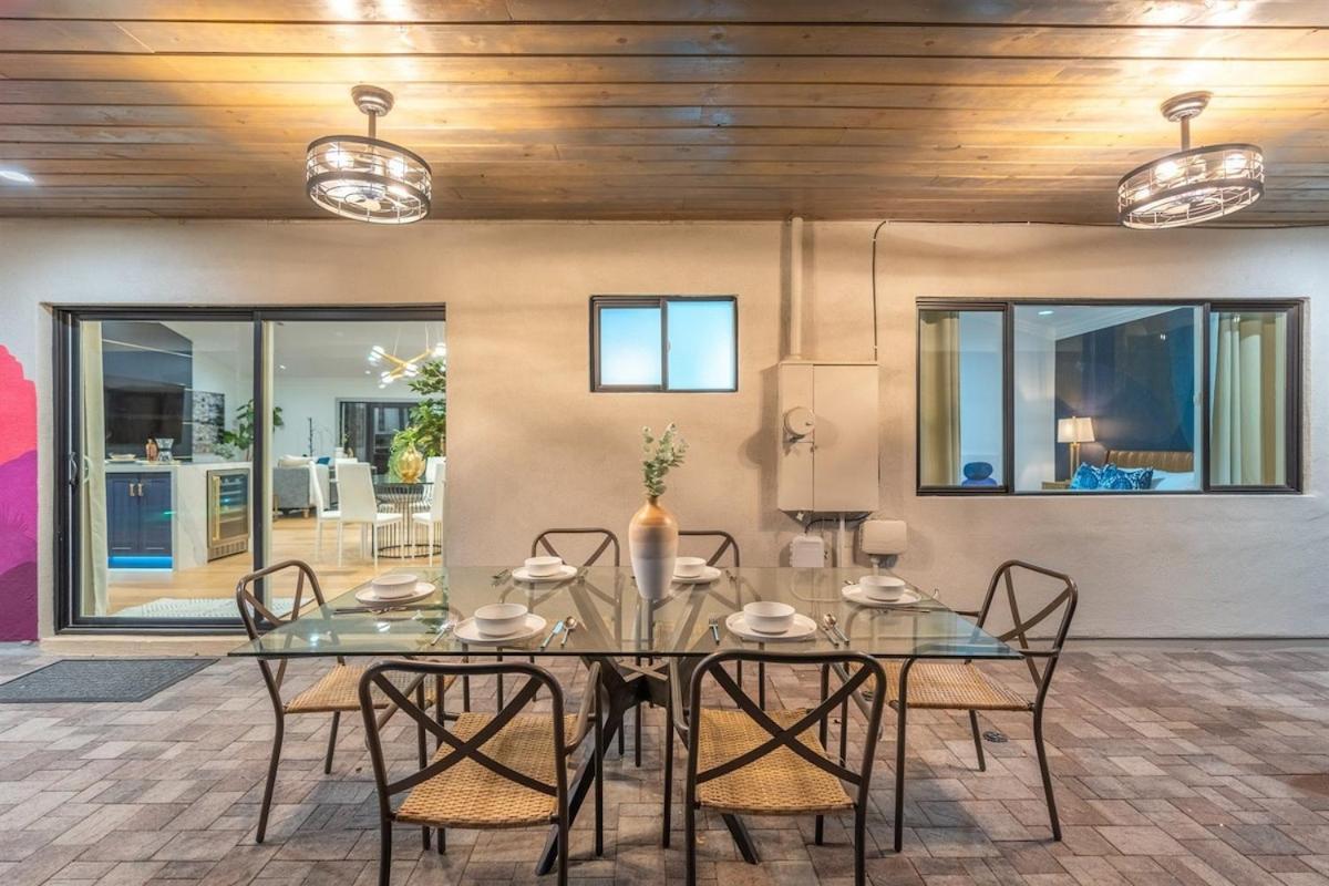 Luxury Retreat, Heated Pool, Mini Golf And Old Town Holiday home *