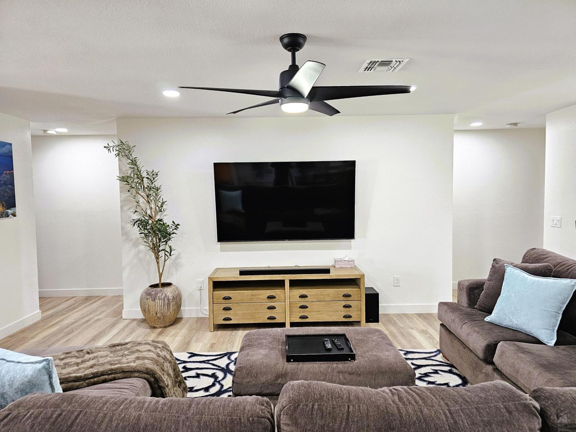 Holiday home Chaparral Dog Park, Heated Pool, Billiards, Ping Pong, Fees! *