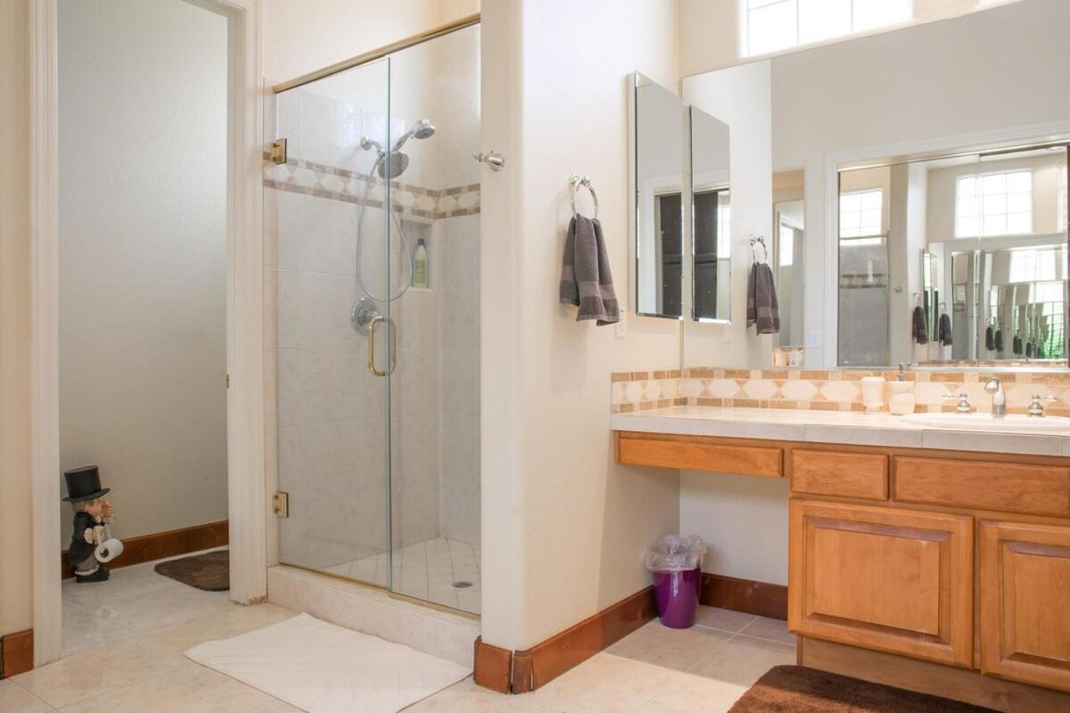 Holiday home Luxury-3 Bed-two Full Master-best Location