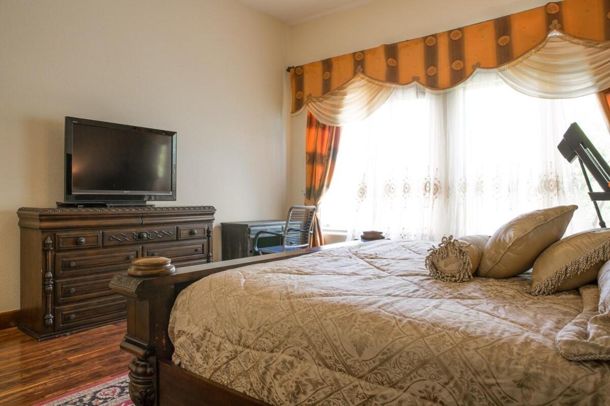 Luxury-3 Bed-two Full Master-best Location Holiday home Scottsdale