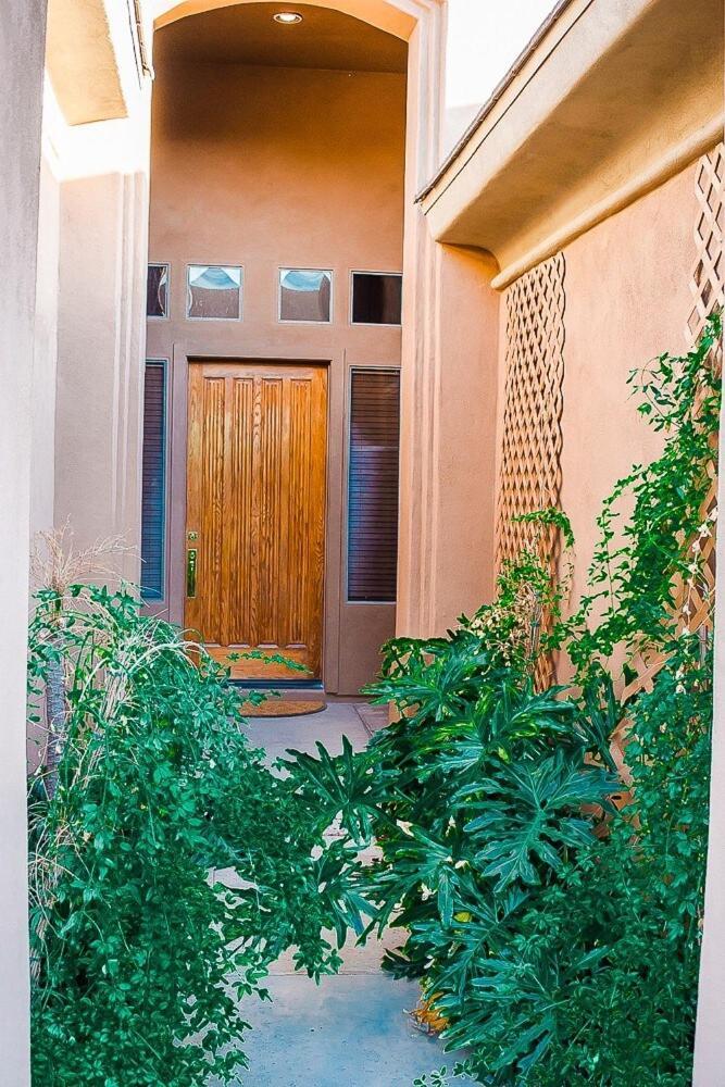 Luxury-3 Bed-two Full Master-best Location Holiday home *